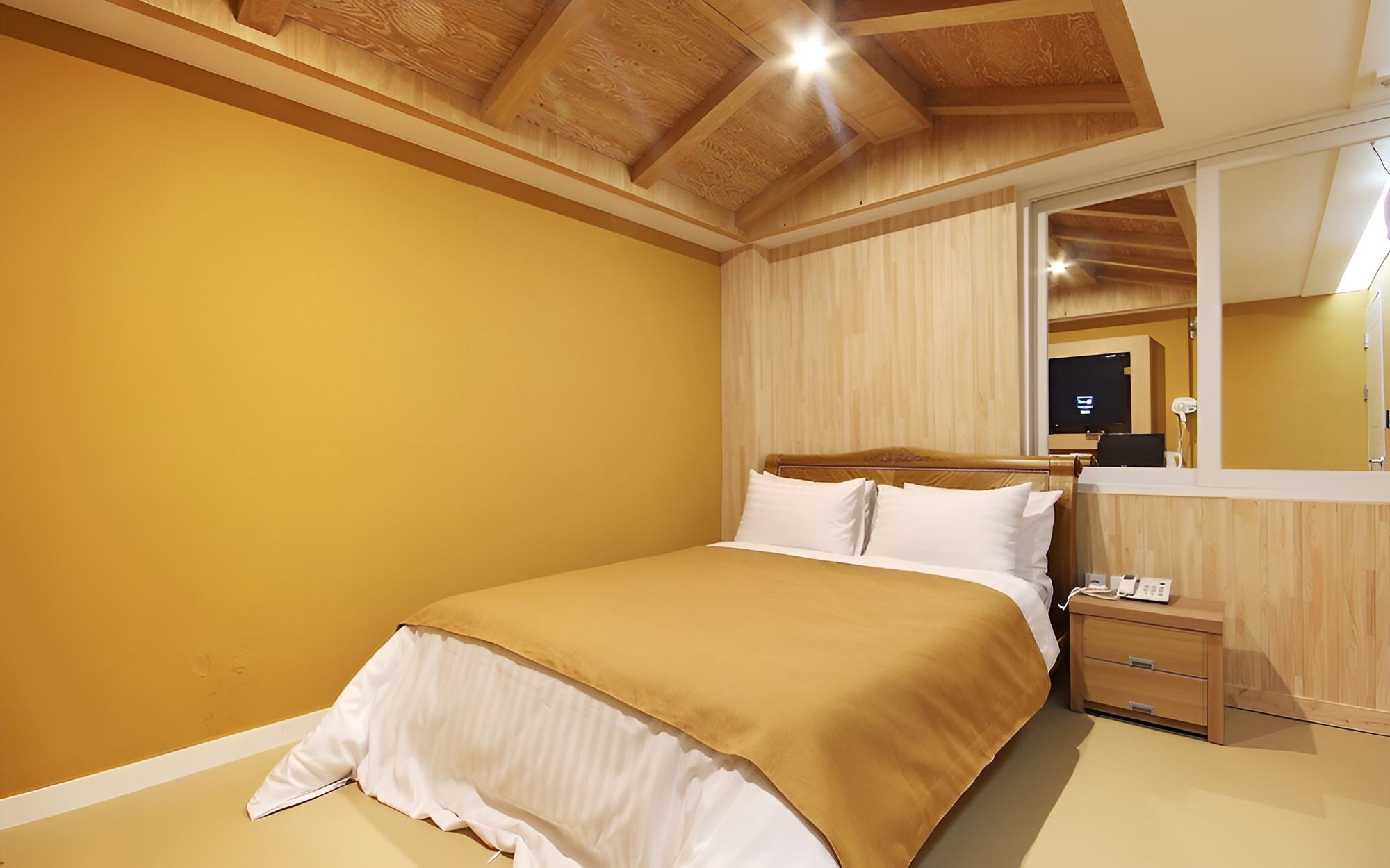 Iksan Hotel Banditburi