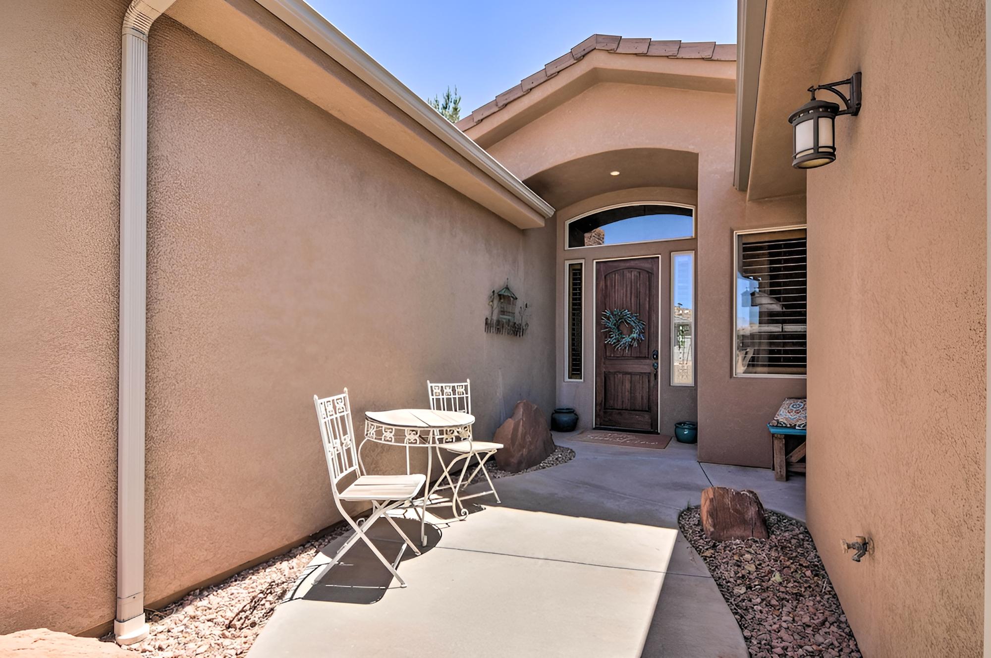 Elegant Kanab Home: Mtn Views & Hiking Trail!