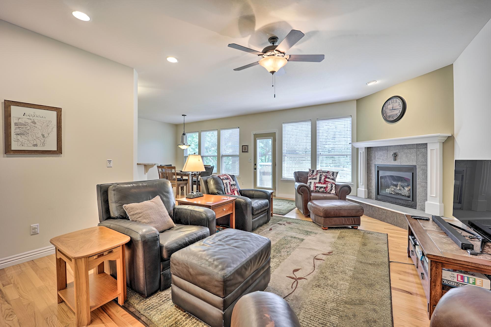 Beautiful Bella Vista Home w/ Private Deck!