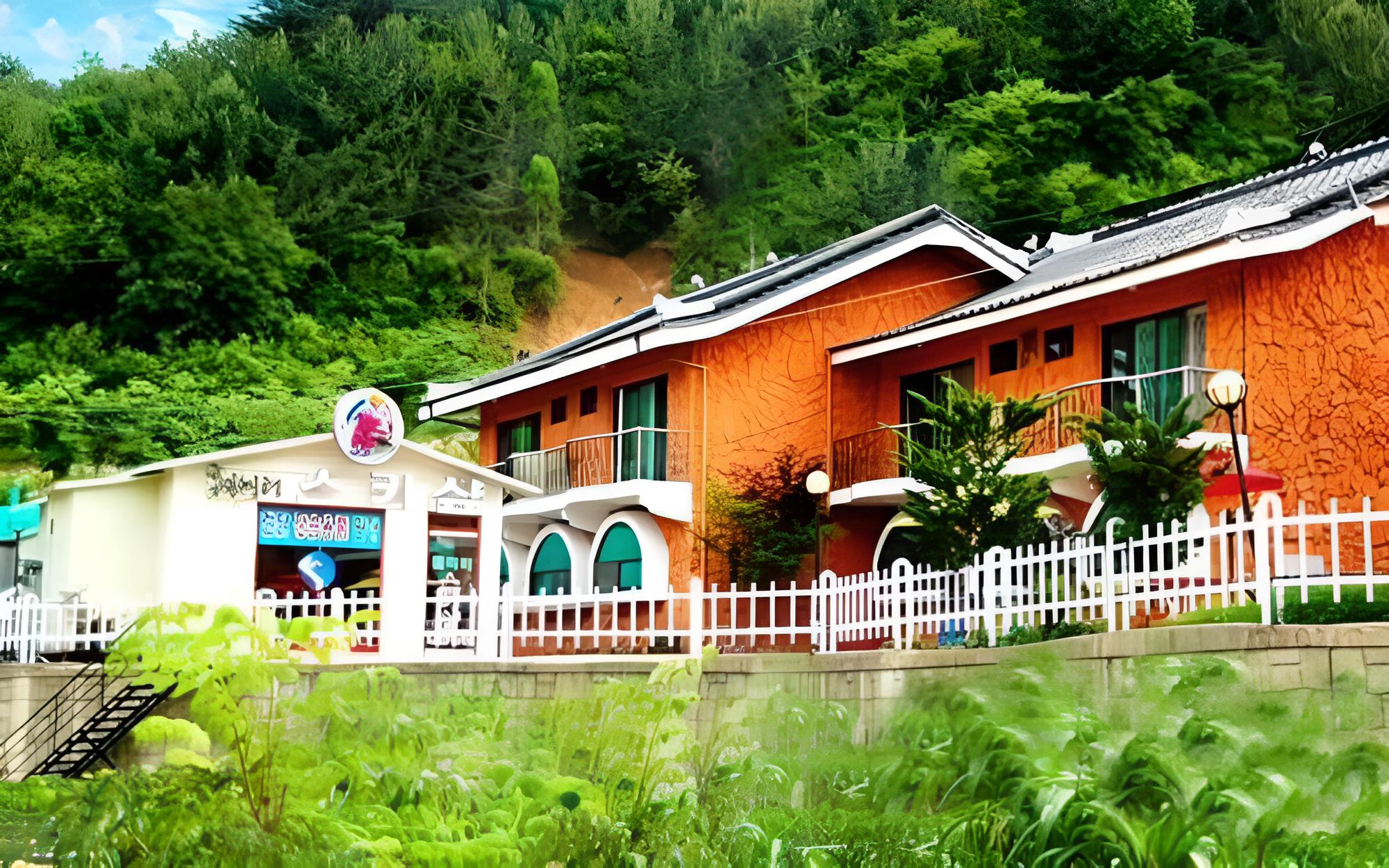 Muju Family House Pension