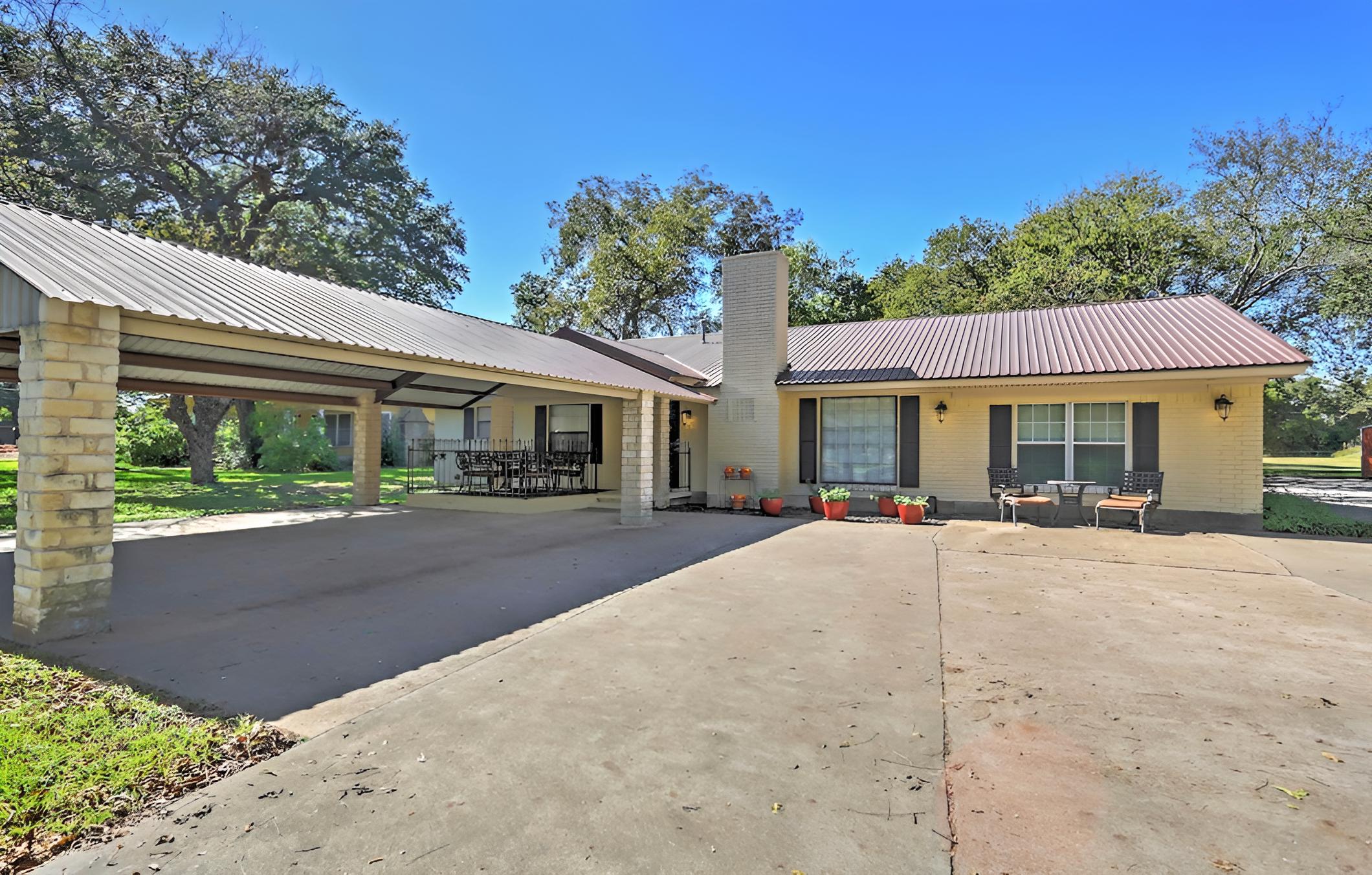 Glen Rose Ranch House - Walk to Downtown!