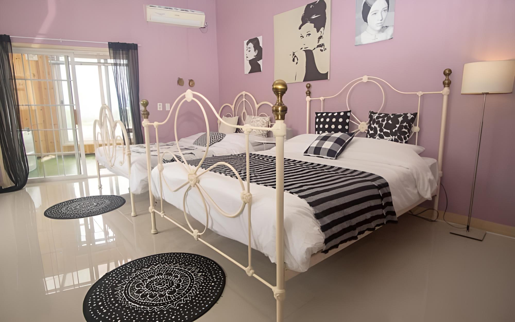Pocheon La Vie En Rose Pension view 5