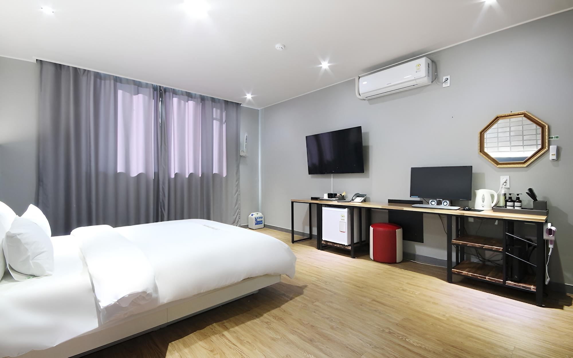 Changyeong Namji Heitz Hotel