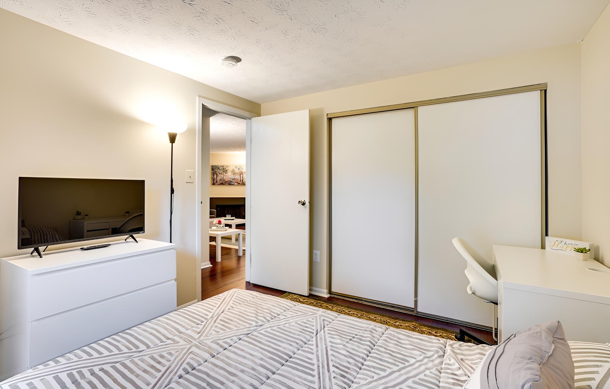 Quiet Columbia Condo Near Parks & Pool!