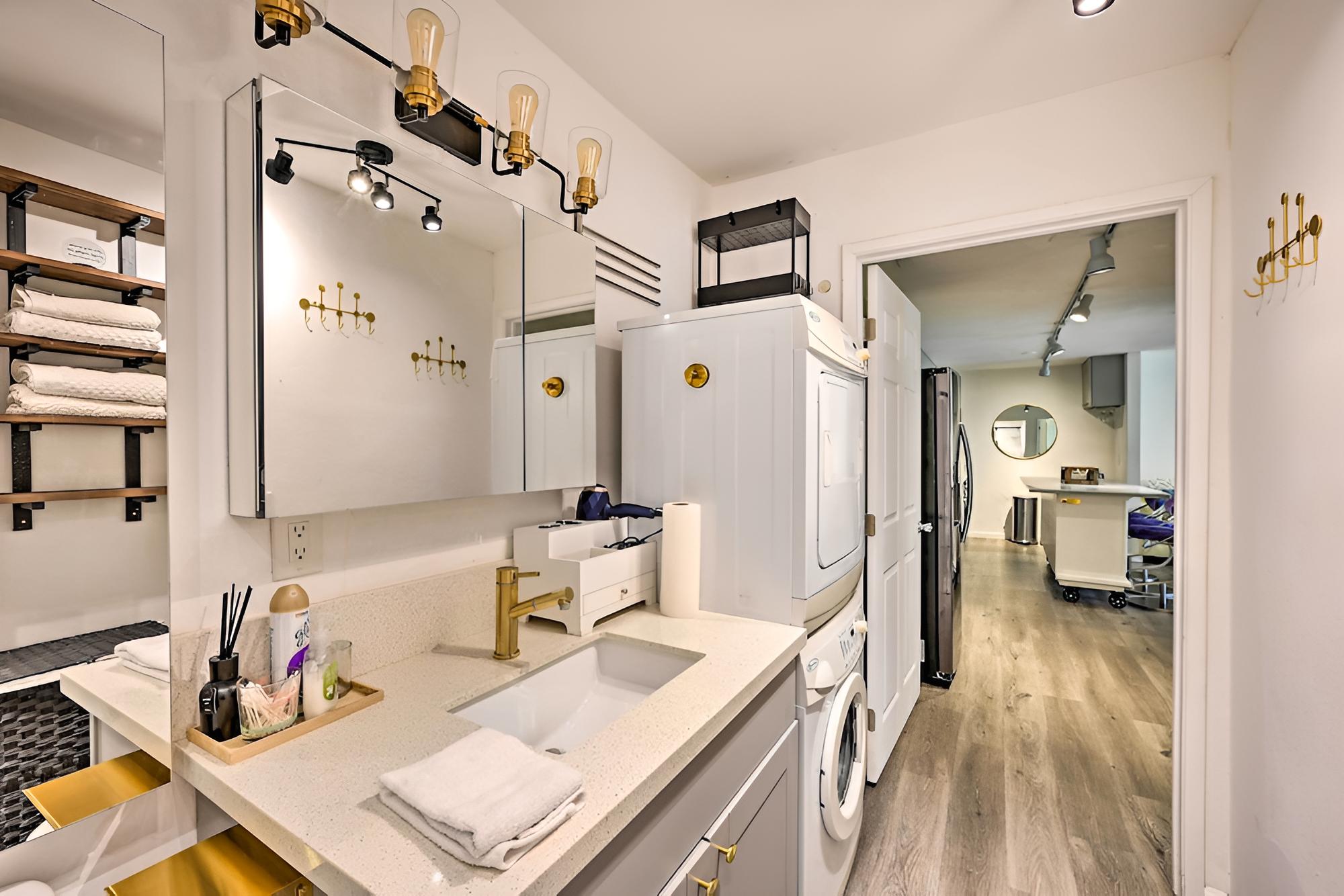 El Cajon Condo: 18 Mi to Downtown San Diego!