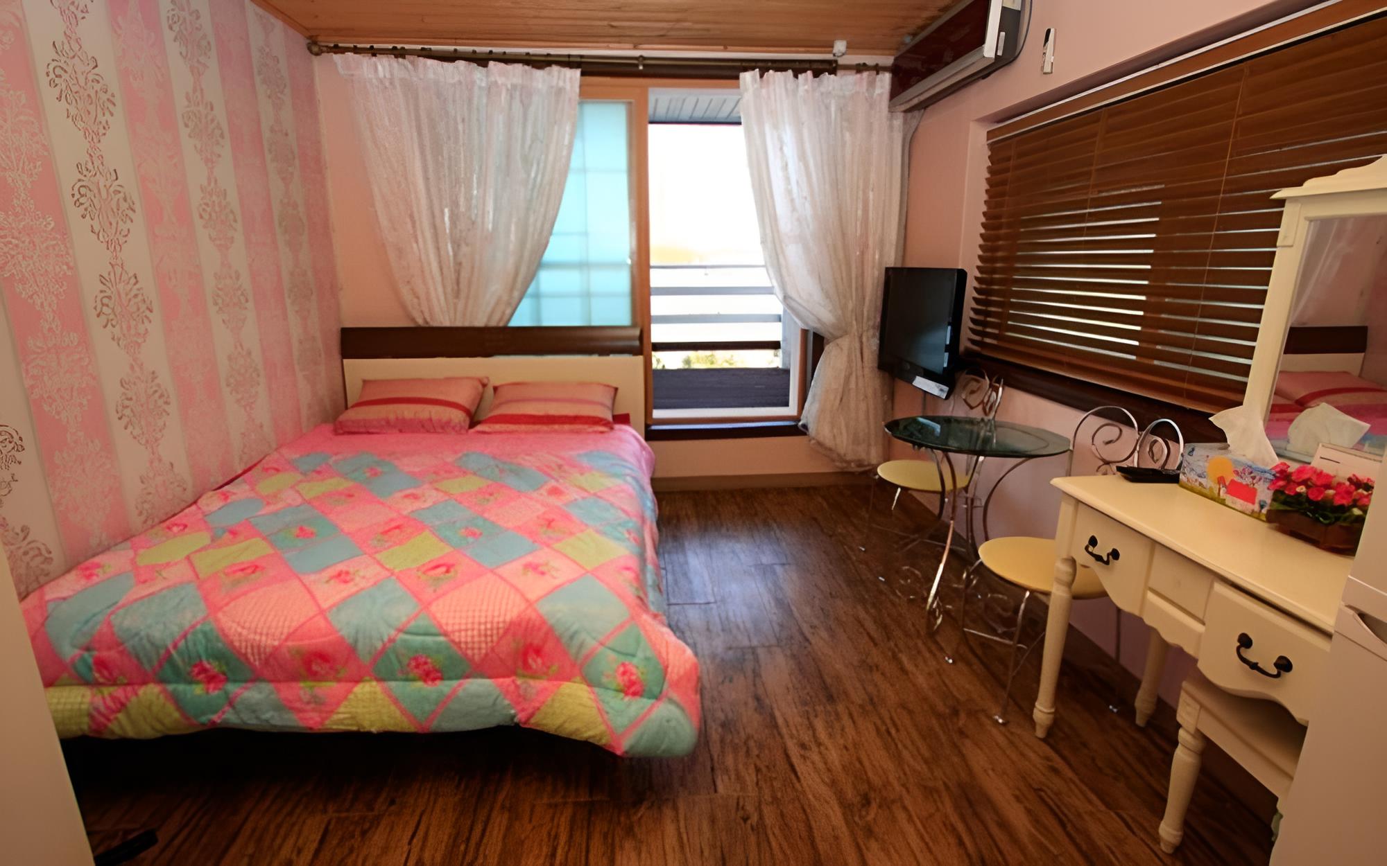 Photo 8