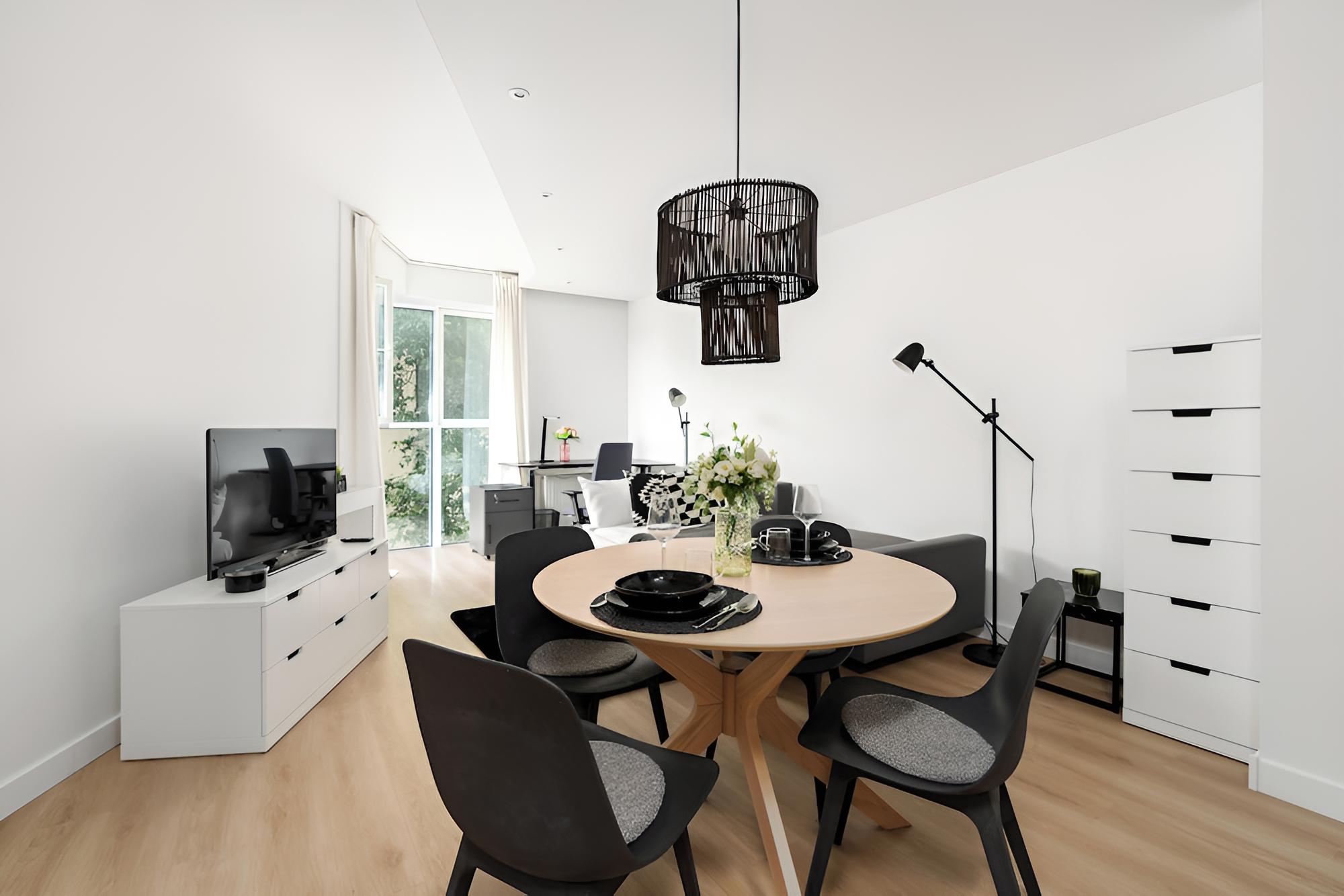 Black & White Studio Poznań by Renters