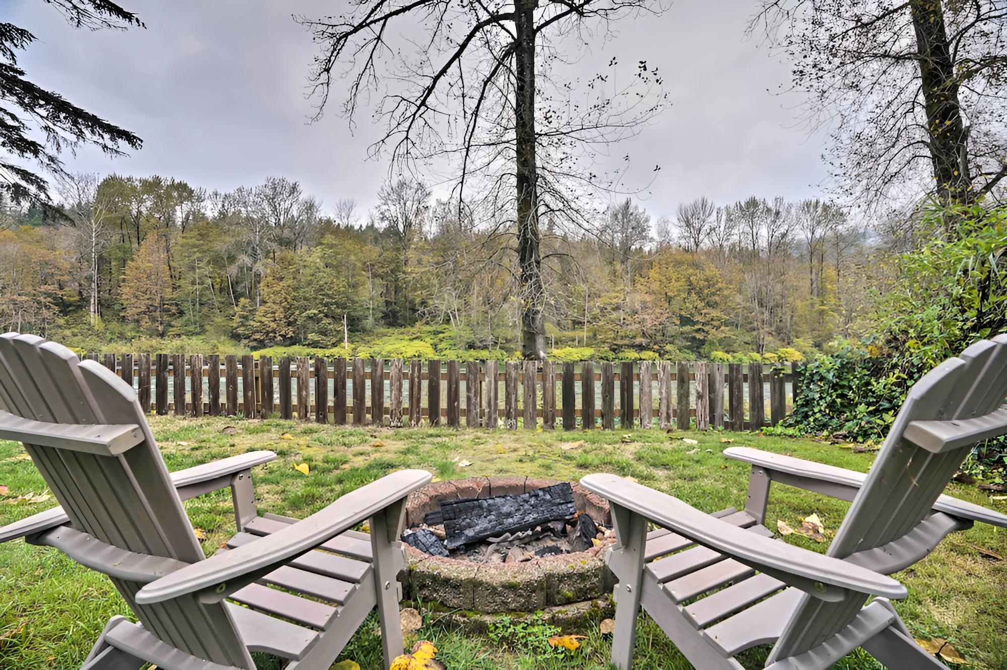 Riverfront Gold Bar Cabin w/ Hot Tub & Mtn Views!