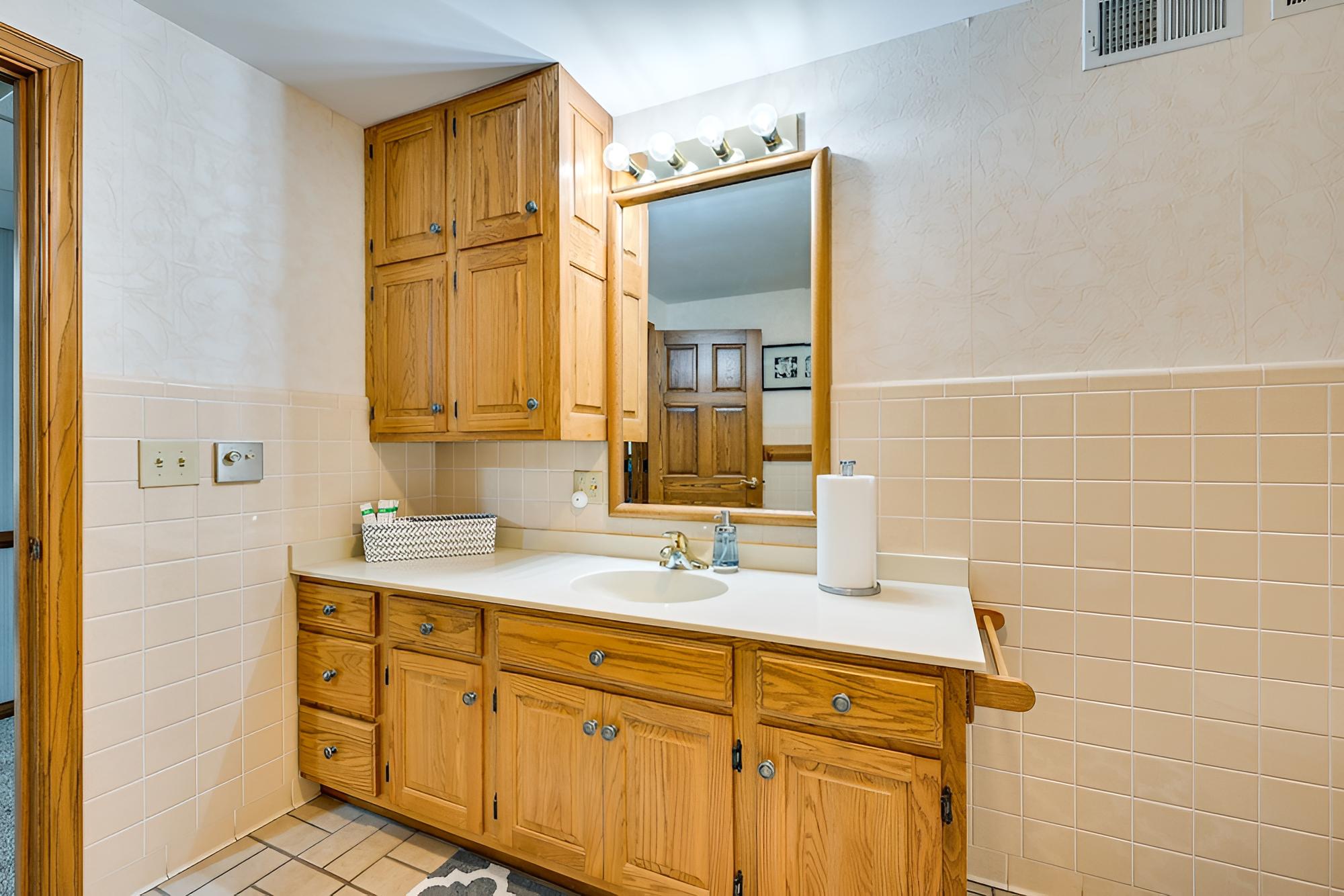 Indiana Studio 6 Miles to Downtown Huntingburg
