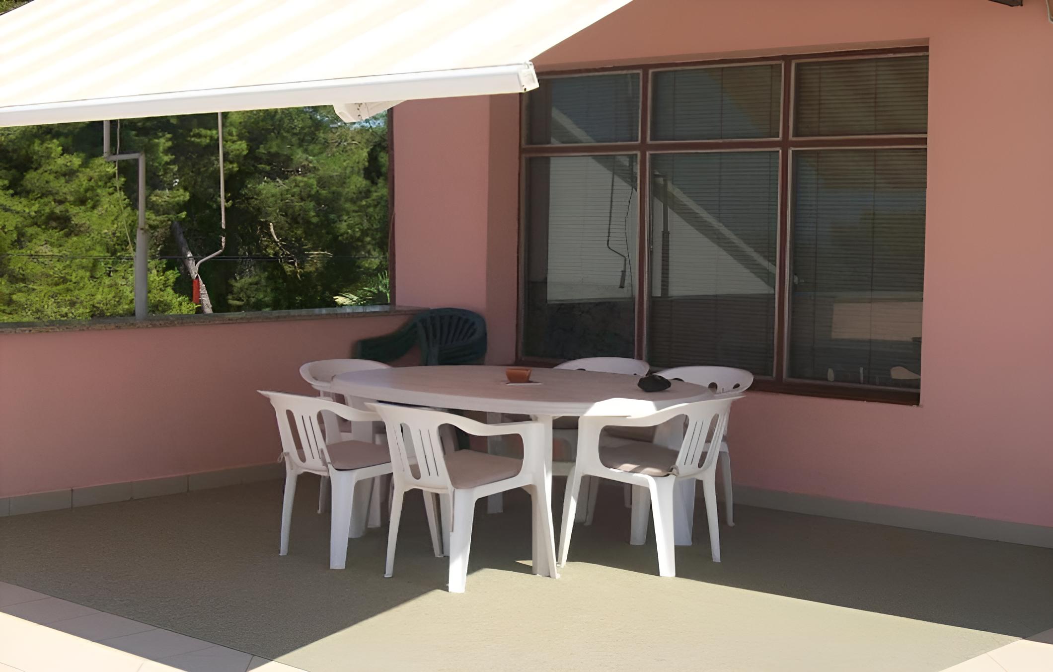 Ljuba - Large Terrace - A2