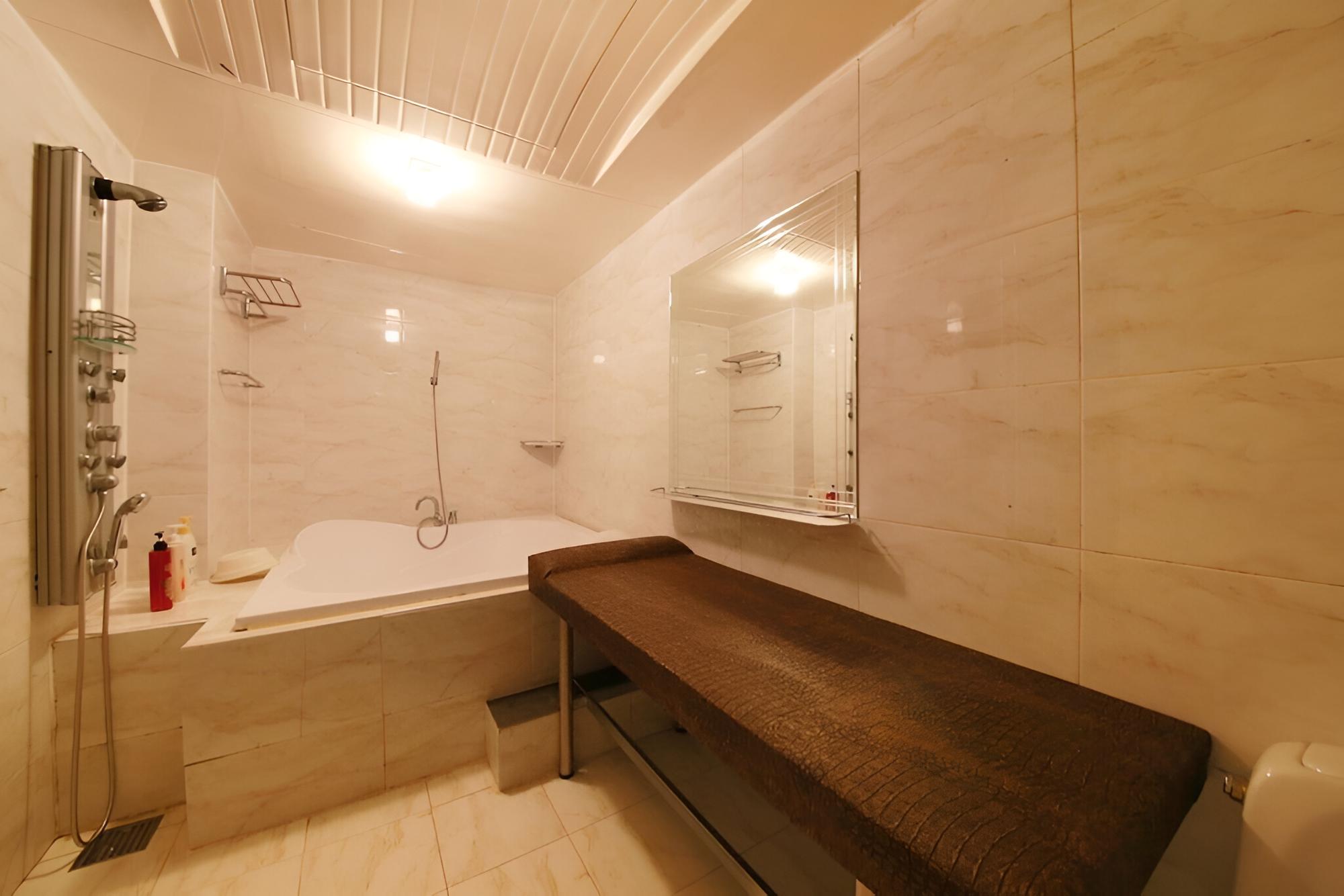 Hwaseong Jes Hotel
