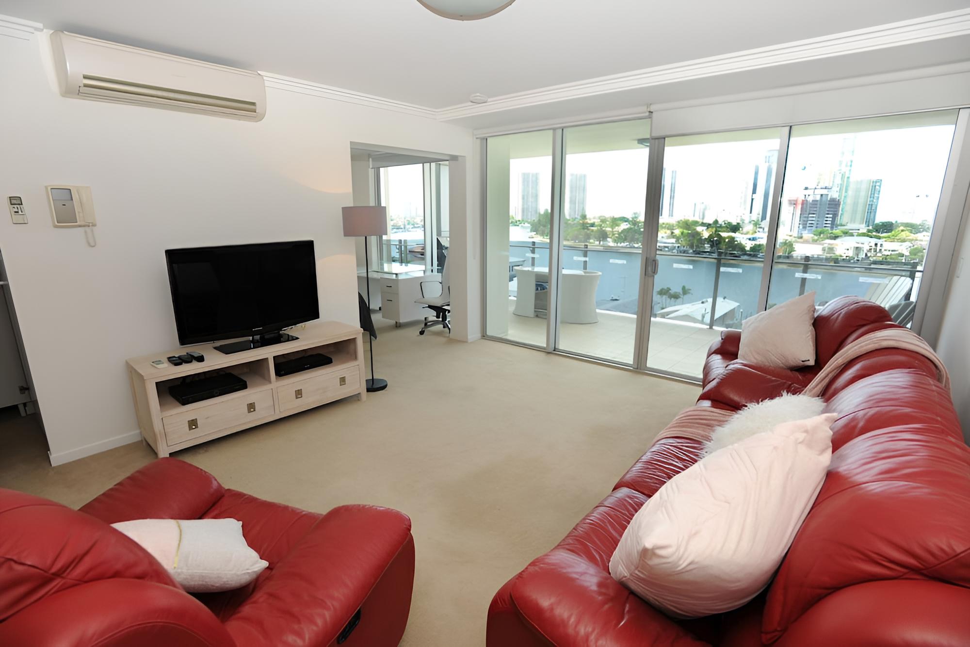 Surfers Paradise Suite with Pool and Spa