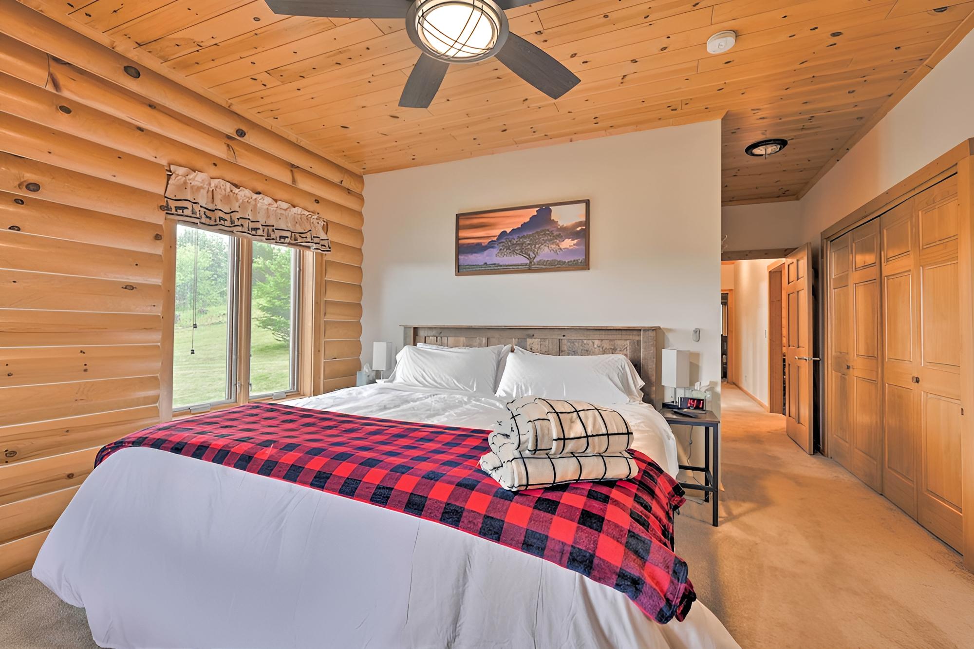 Hillside Hideaway w/ Hot Tub & Heated Patio!