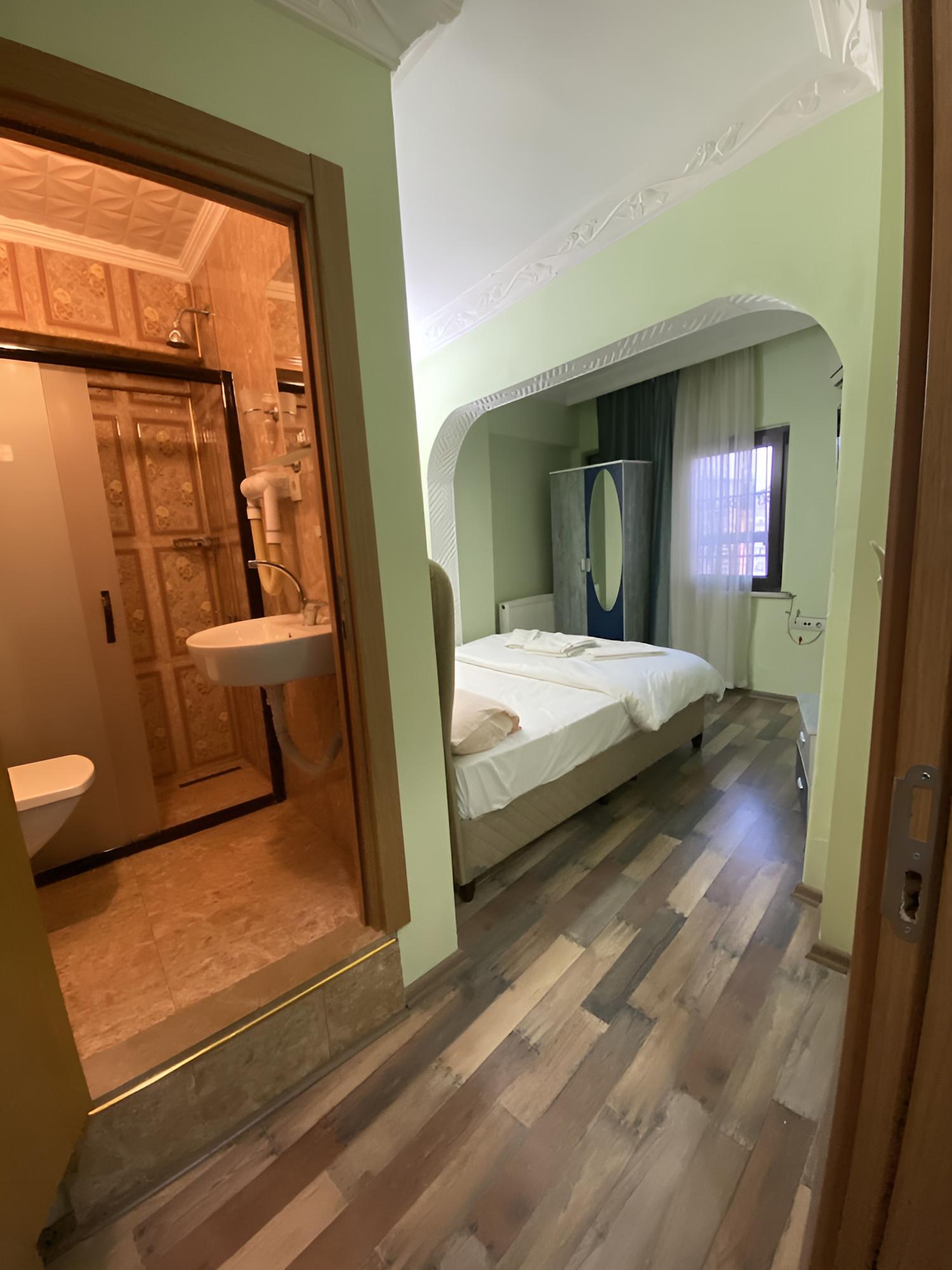 Redamancy Hotel