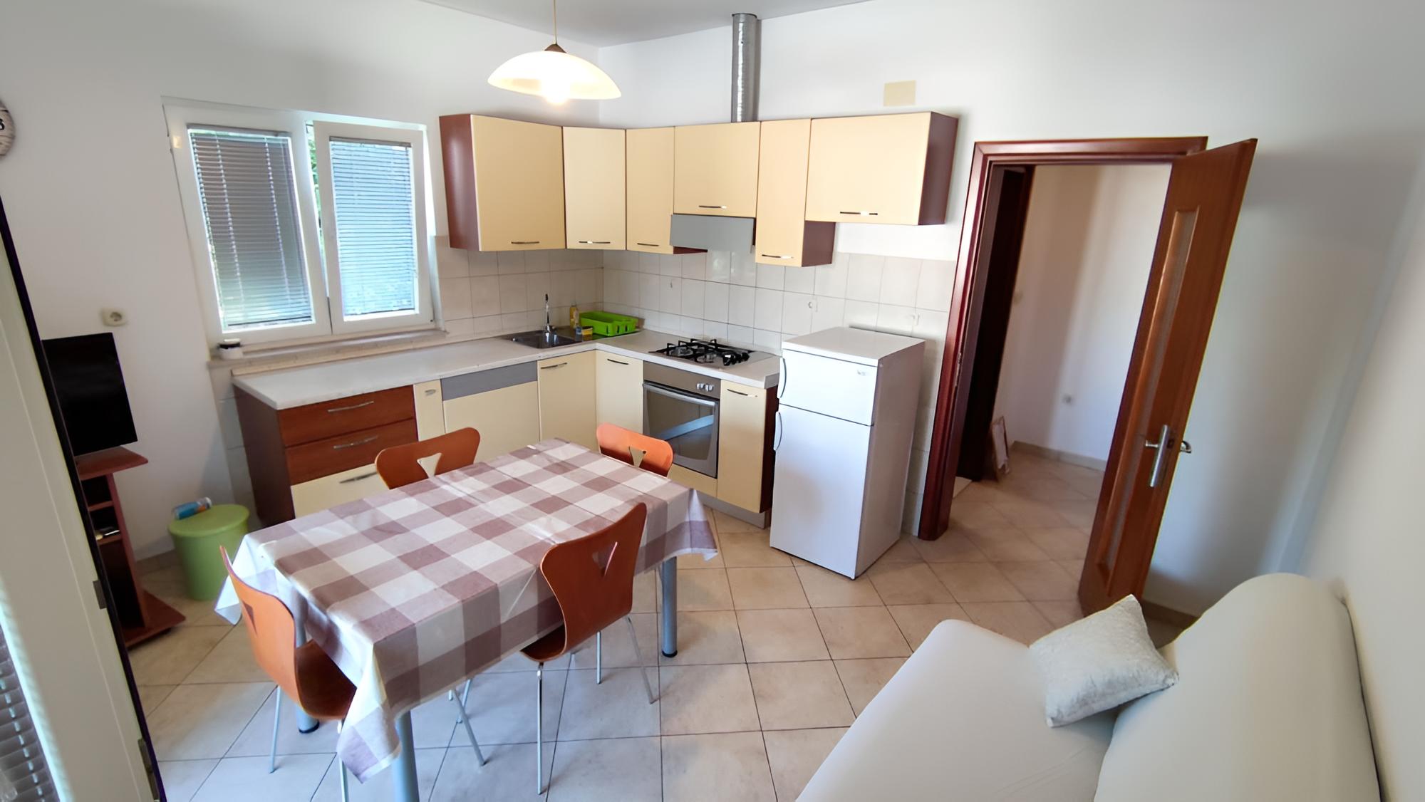 Leana - Great Location and Close to Beach - A1 view 2