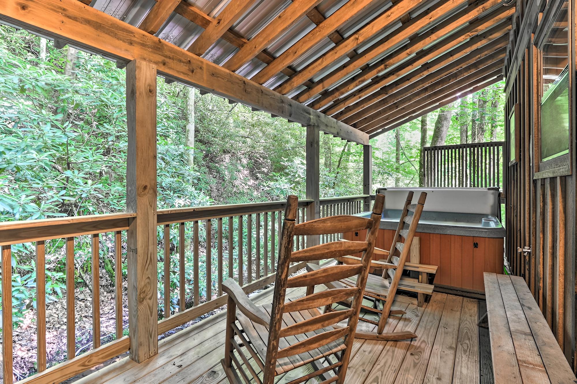 Creekside Smoky Mountain Paradise < 1 Mi to Hiking