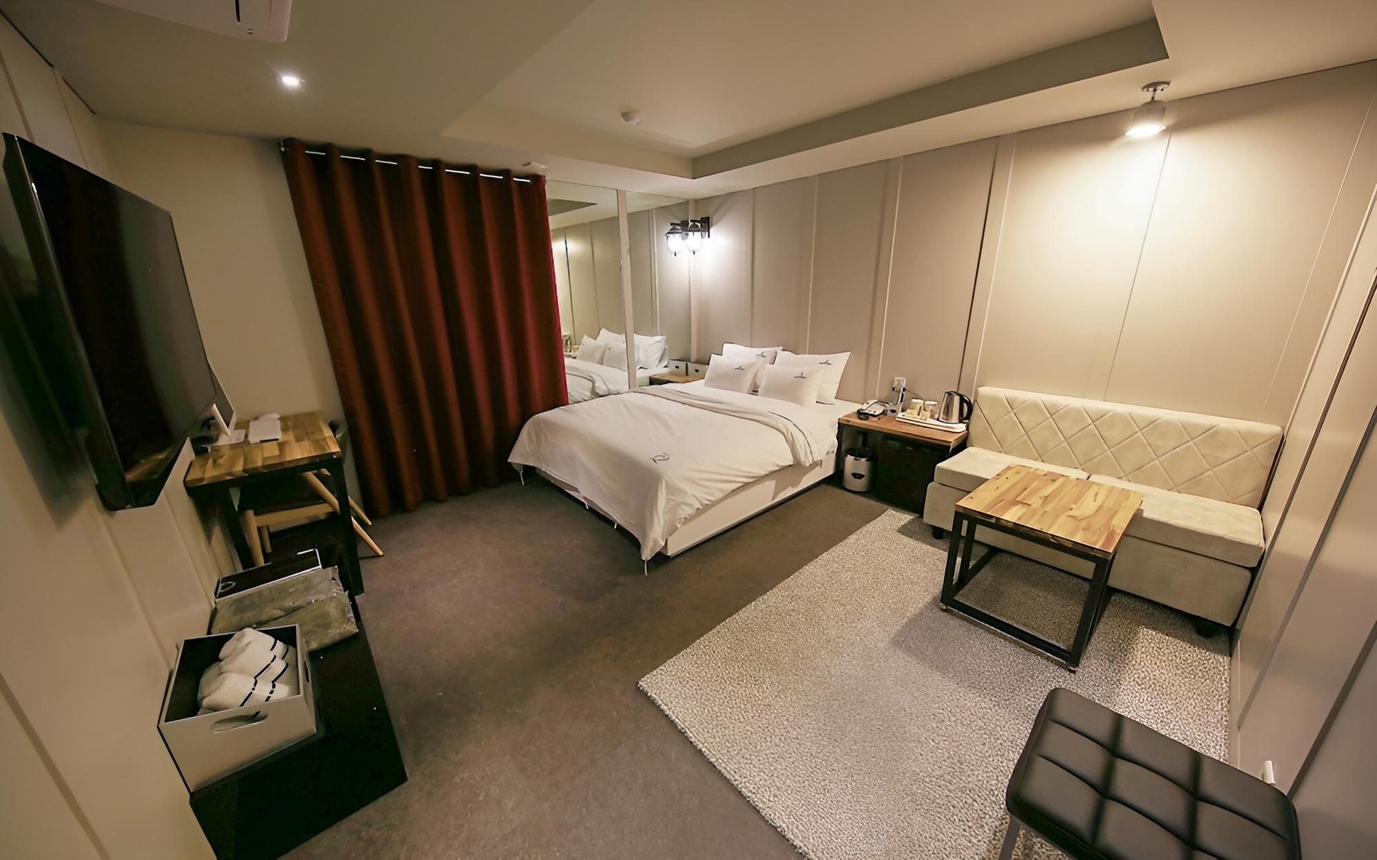Ansan Queens Hotel view 4