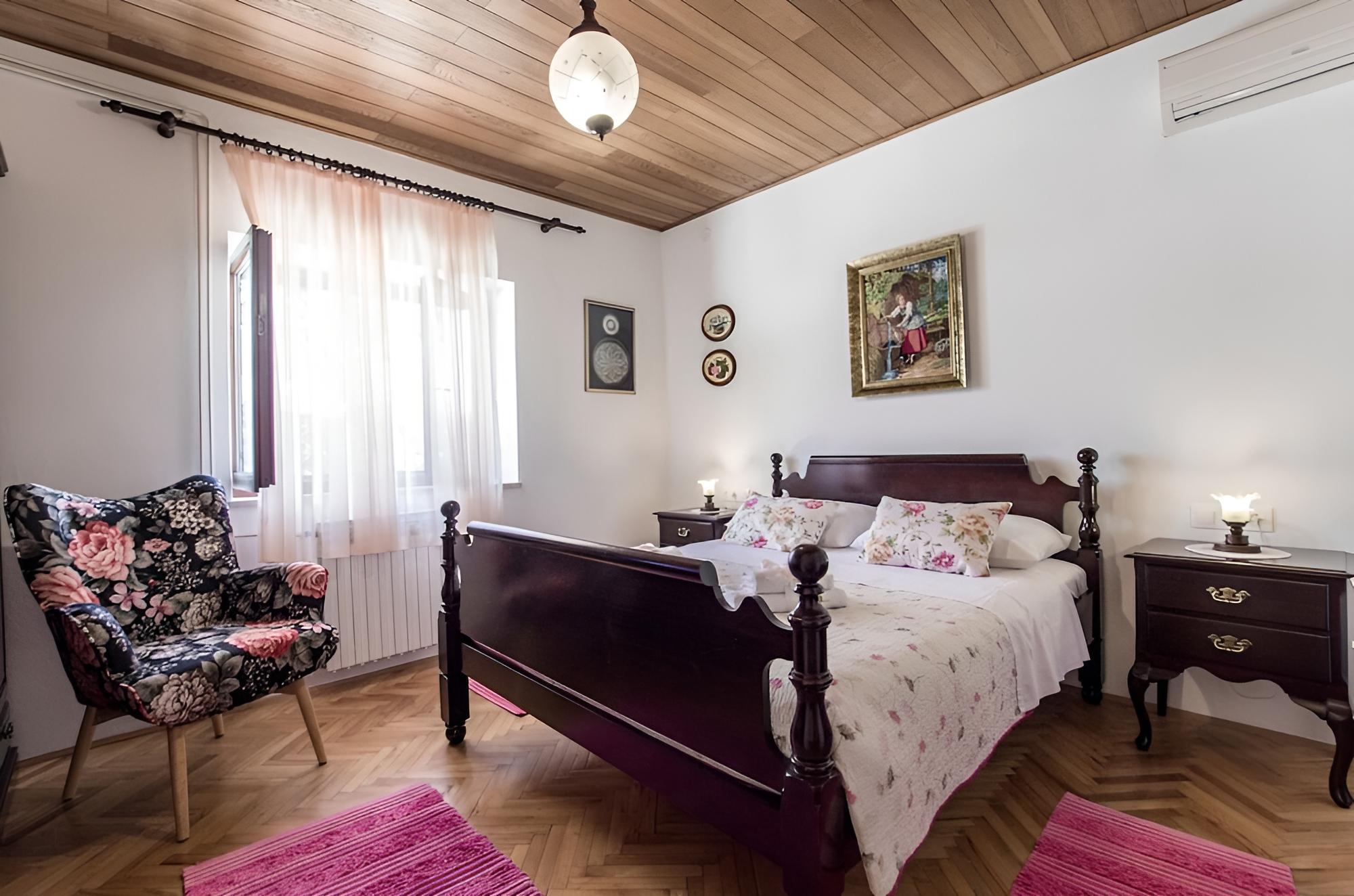 Zlatna - With Beautiful Garden - H