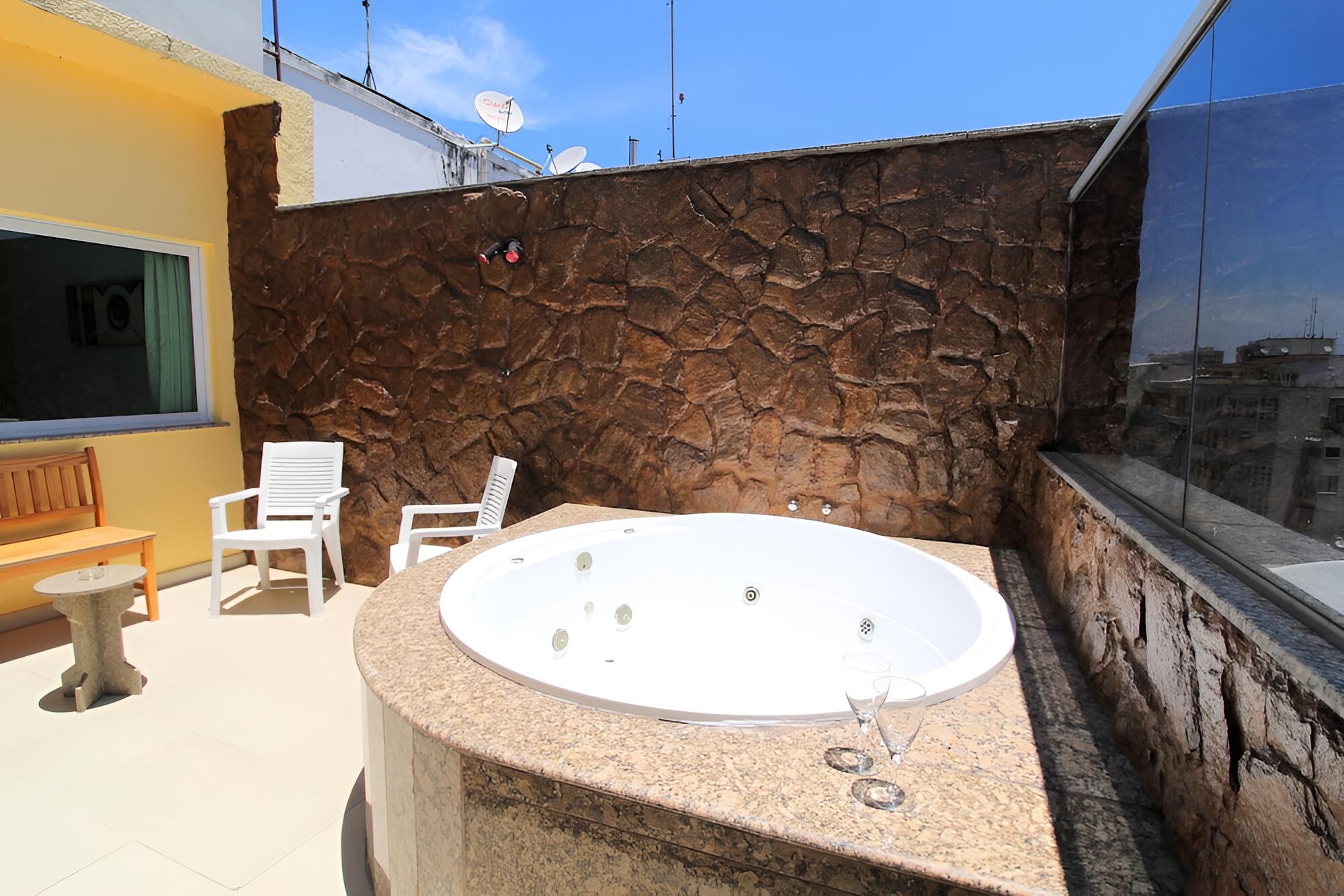 Pineapples F1137 Copacabana Elegant Penthouse view 3