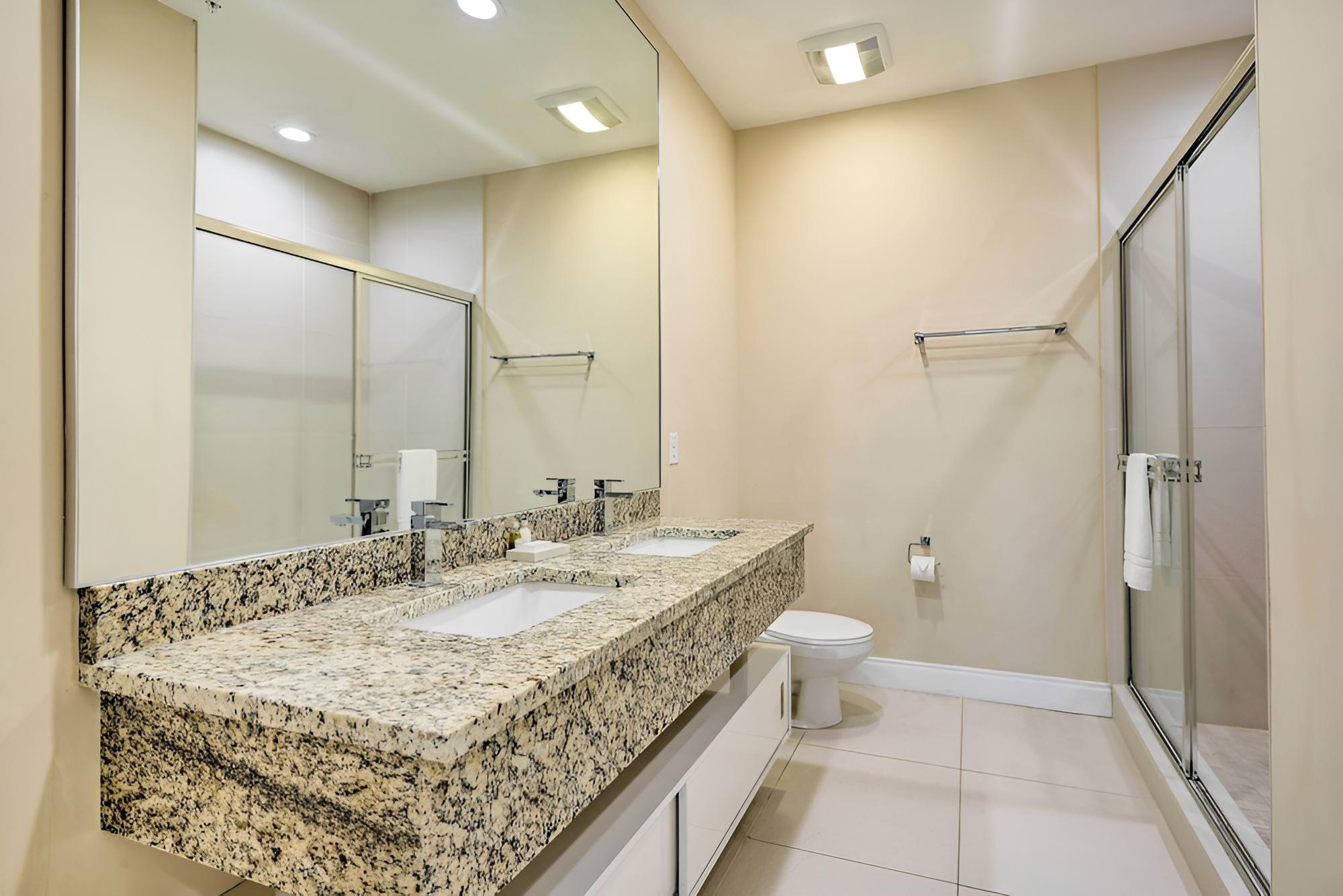 Kissimmee Townhome < 2 Mi to Disney World!