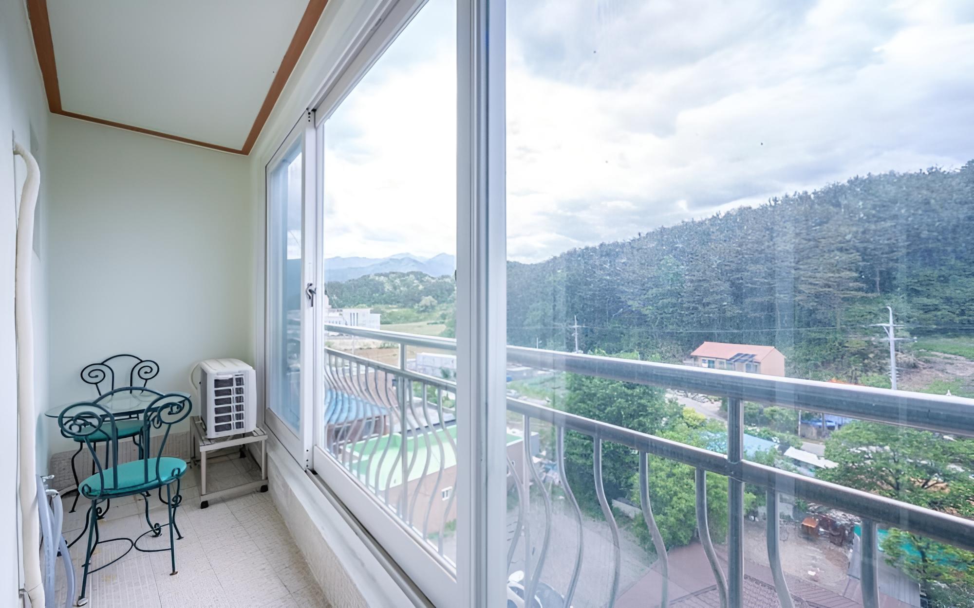 Yangyang Lovely Sea Condotel view 2