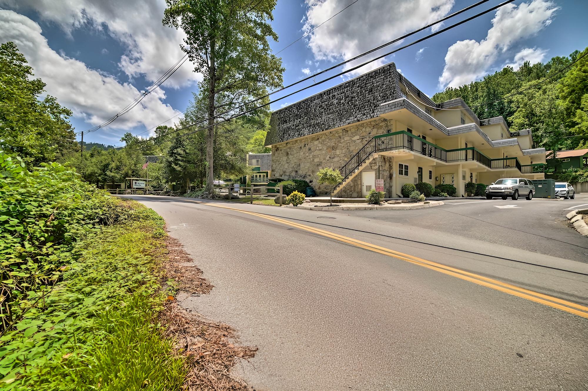 Bright Gatlinburg Condo < 1 Mi to Main Strip!