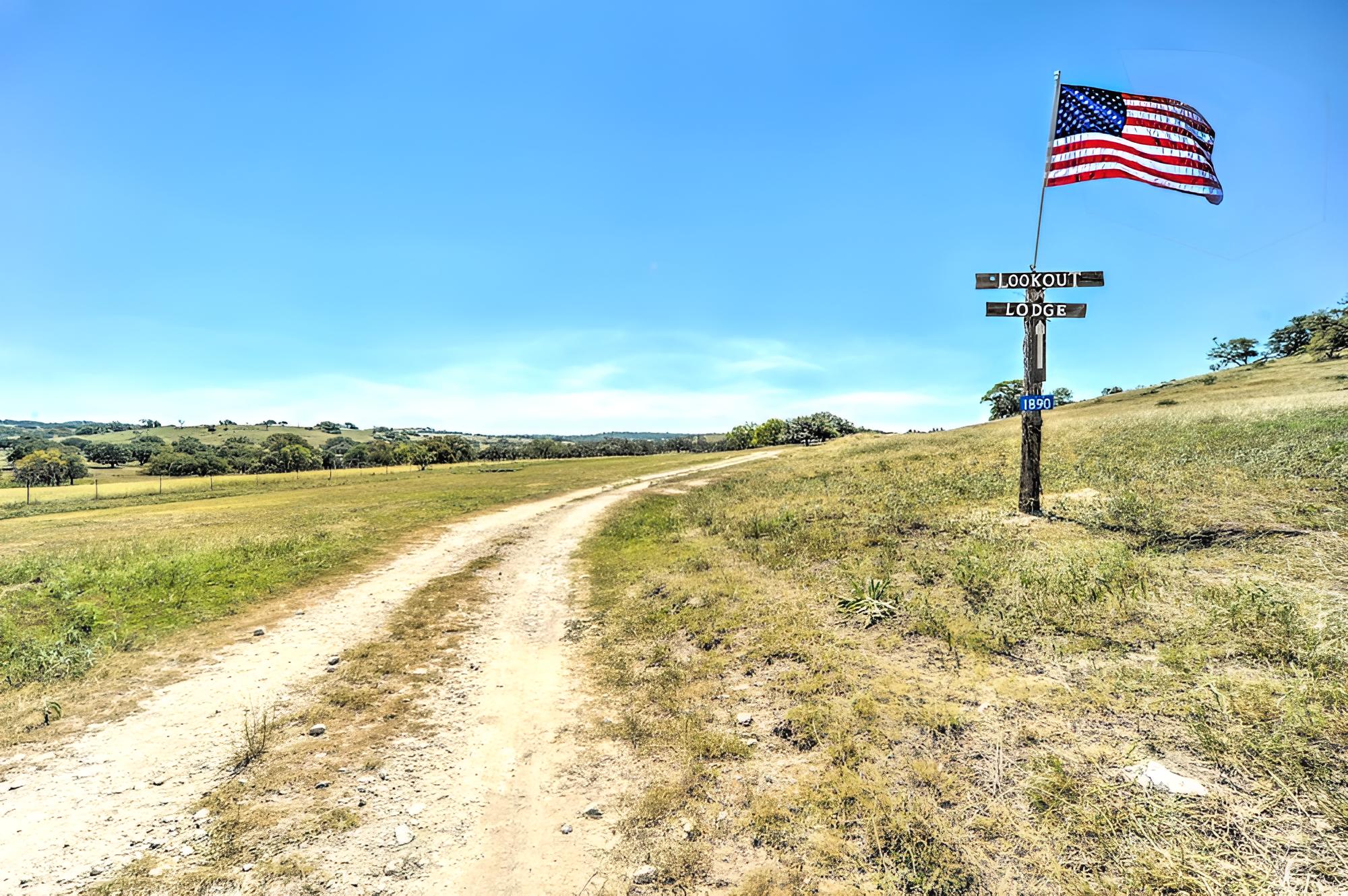 Fredericksburg Cabin: Rural Views & Wildlife!