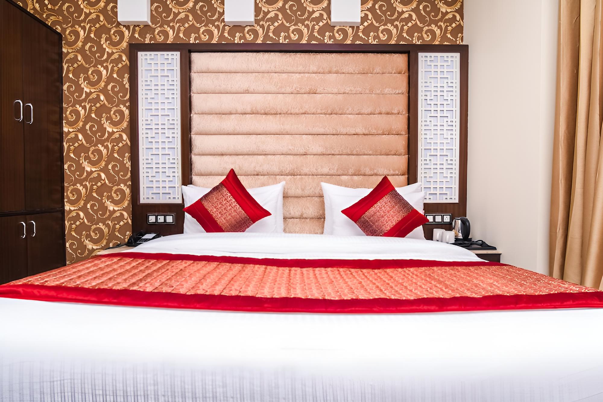 Capital O 14831 hotel mannat