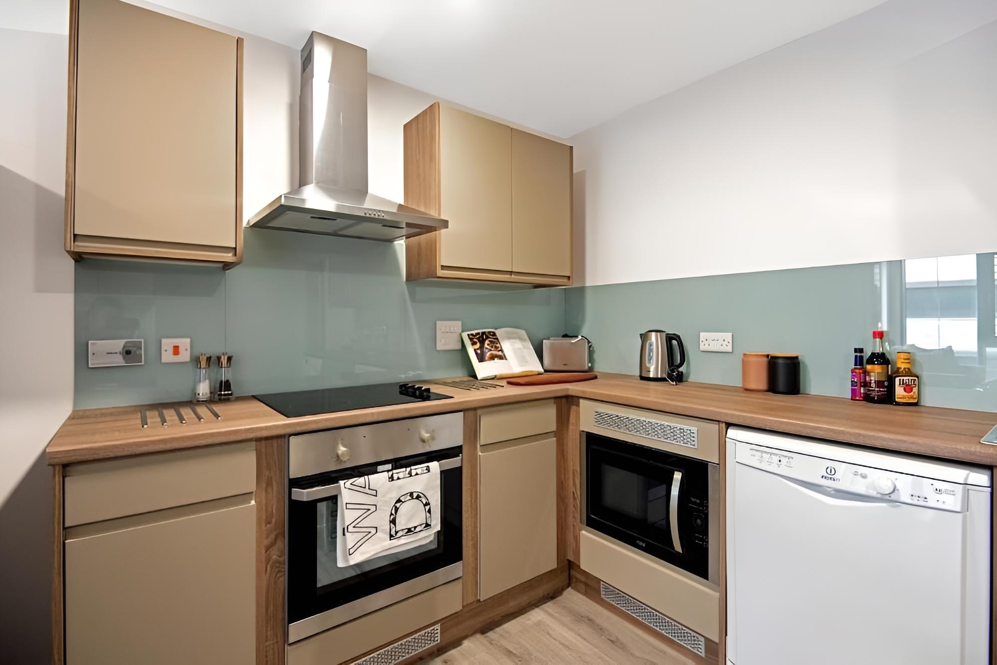 Bright Ensuite Rooms in CARDIFF