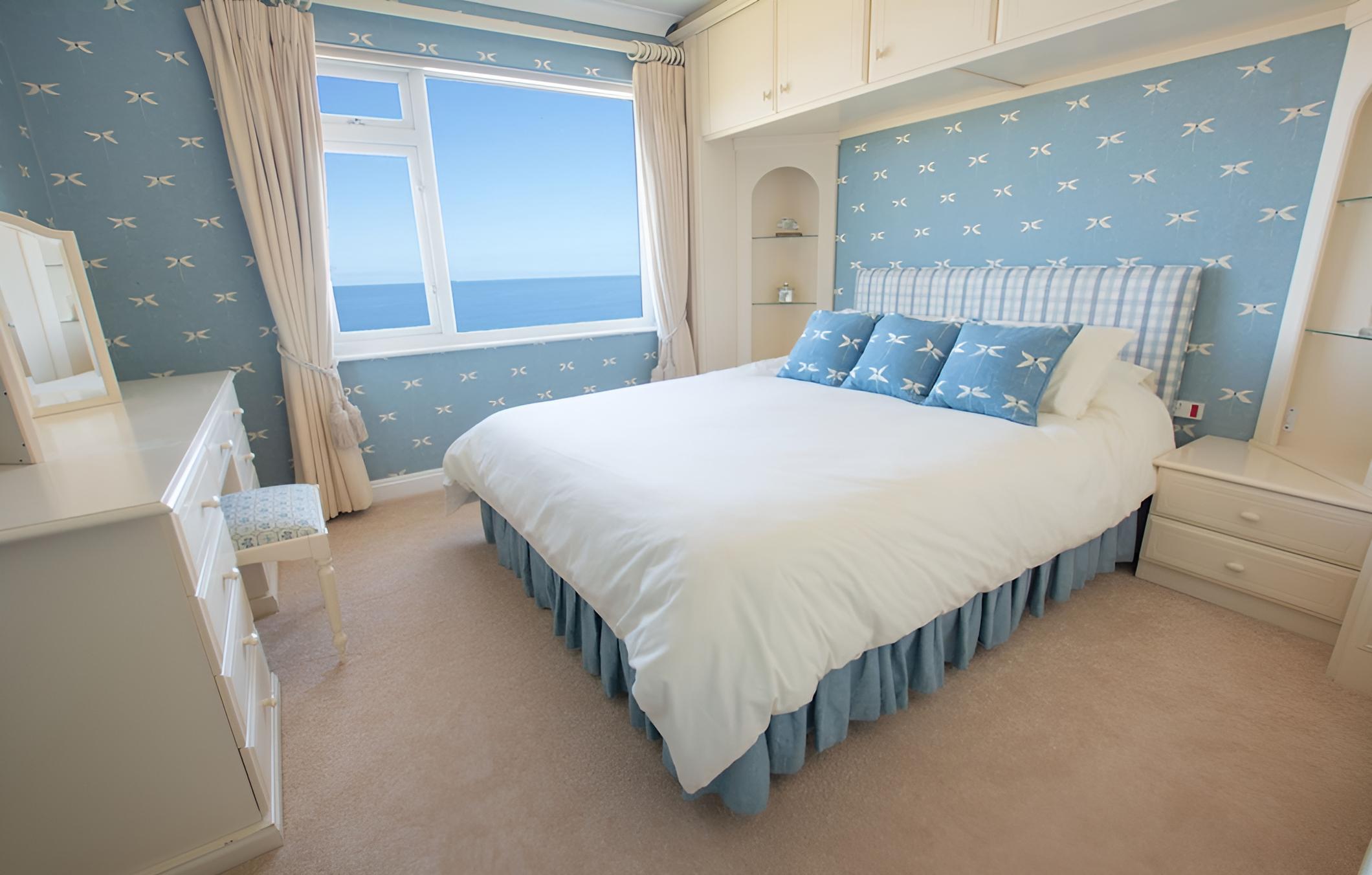 Clifton Court Apt 20 With Heated Pool