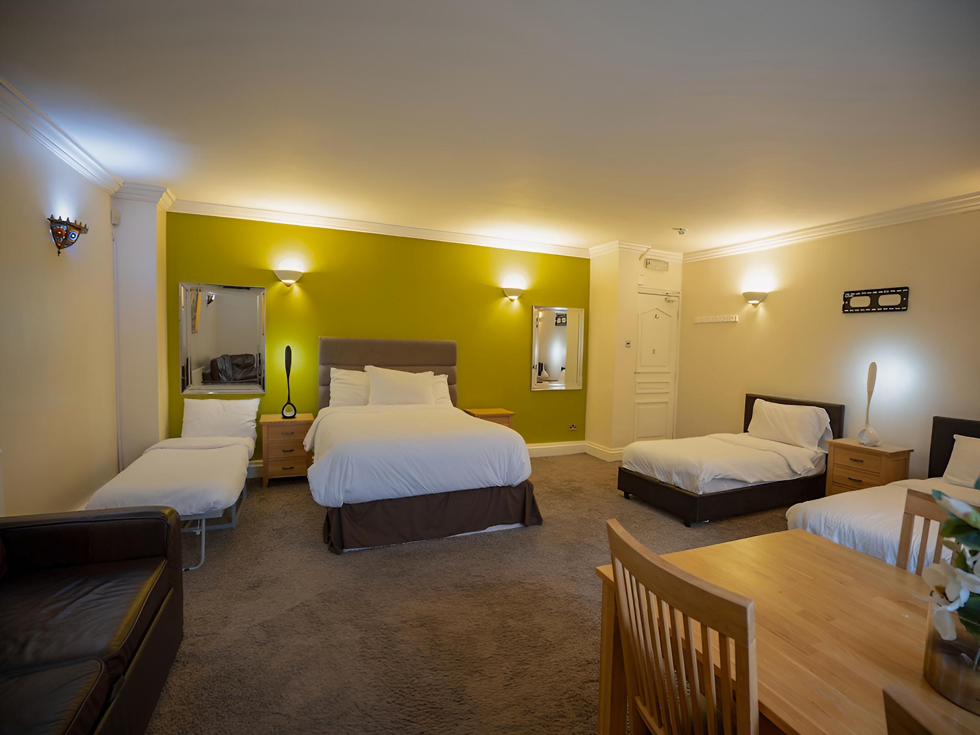OakCroft GuestHouse Manchester Airport