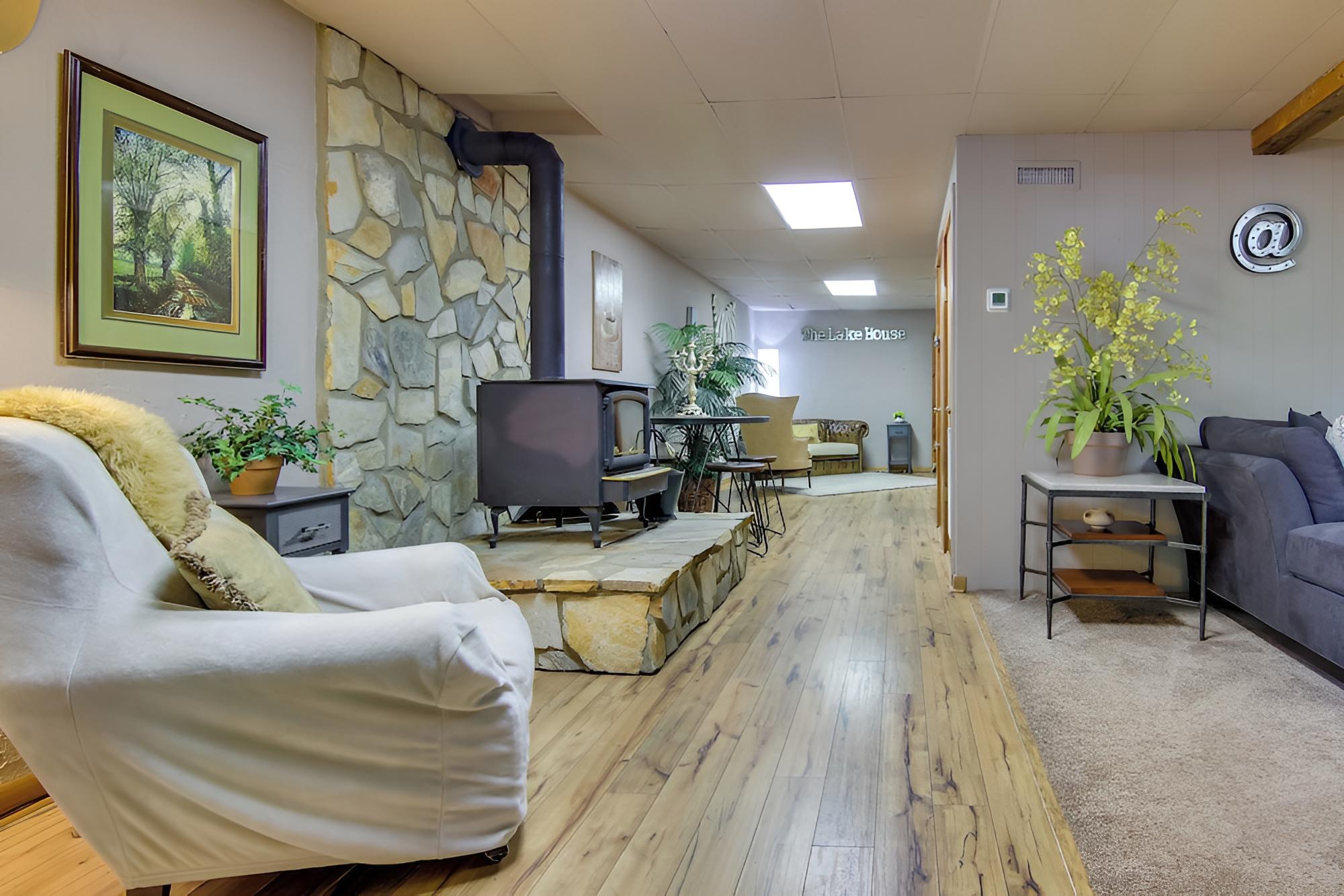 Cabin in Lake Lure; Near Chimney Rock & Asheville!