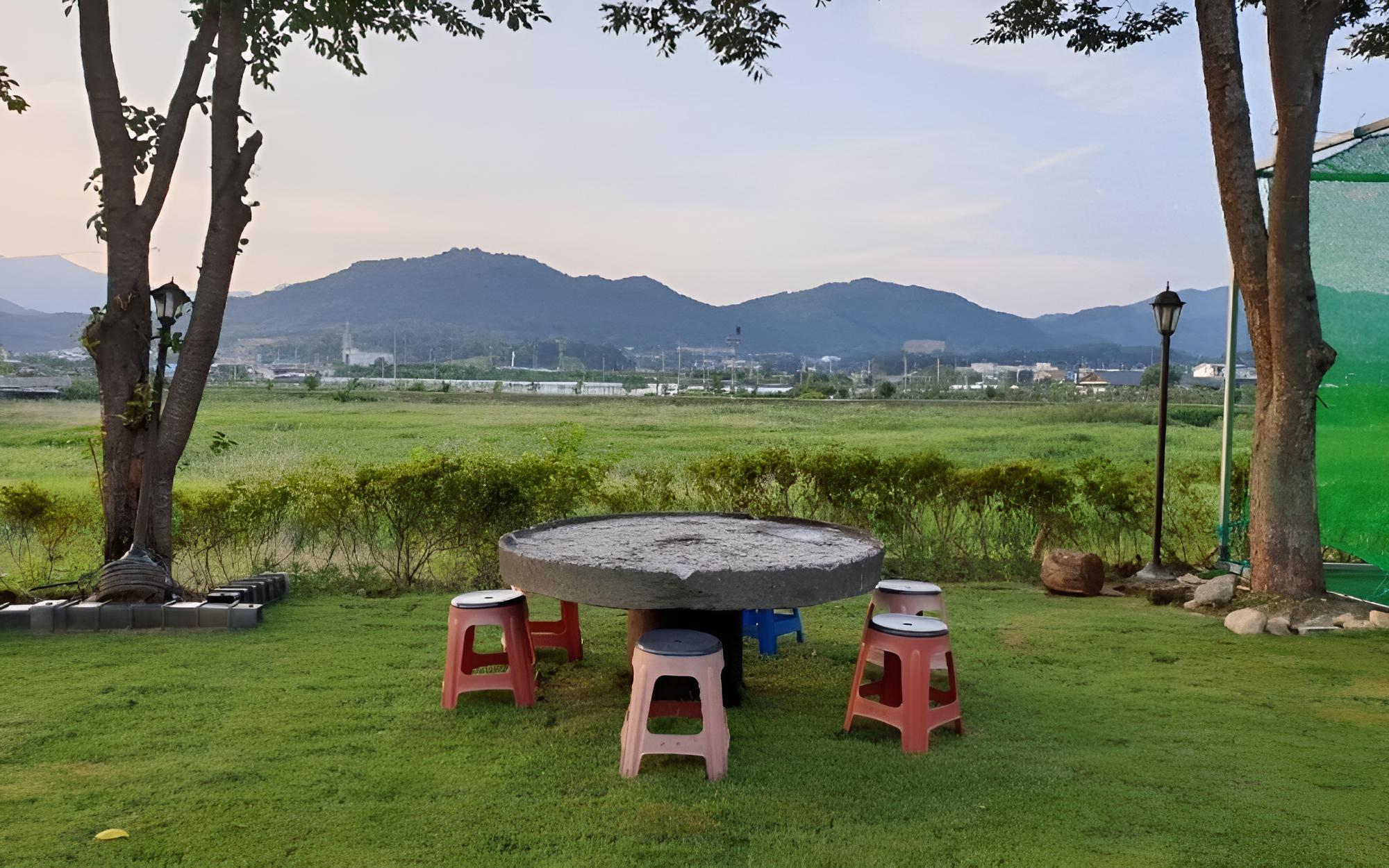 Yangpyeong Hayandohwaji Pension