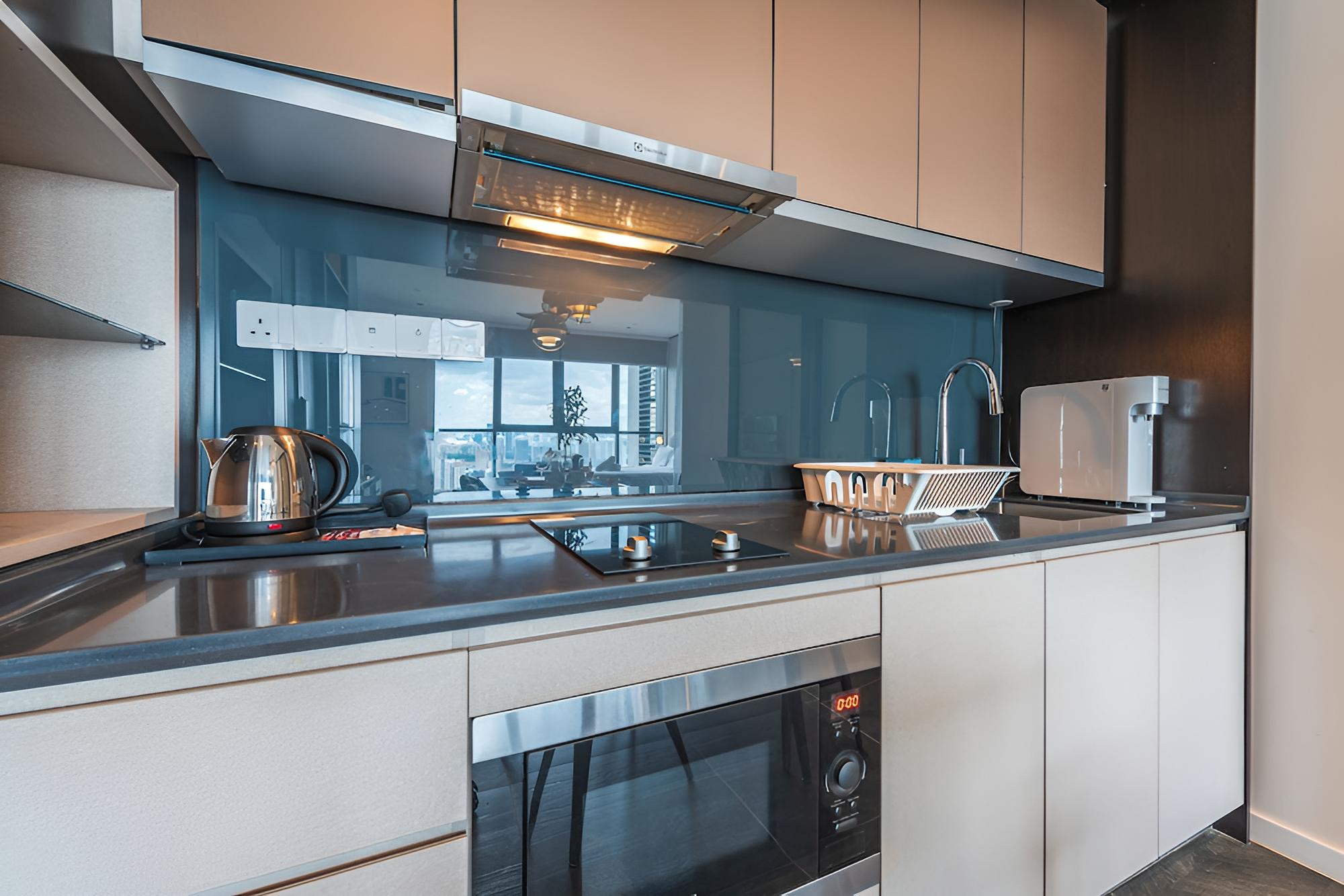 Scarletz Premium Suites by Kay-Stay — 16