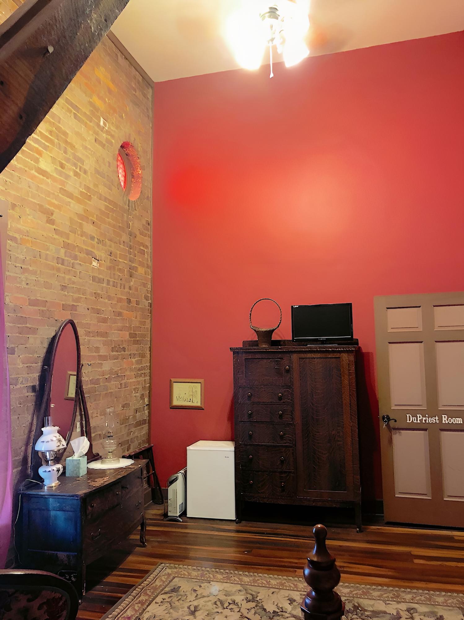 Main Street Bed & Breakfast Established in 1810 view 4