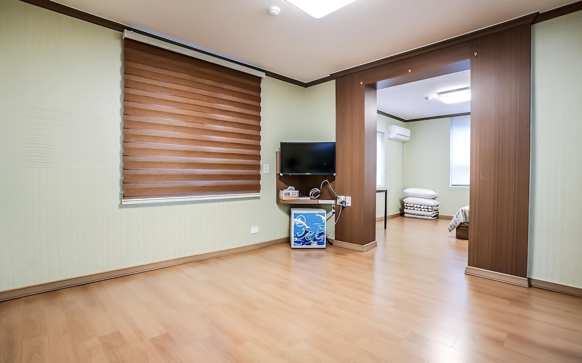 Gangneung Gyeongpodae Eroom