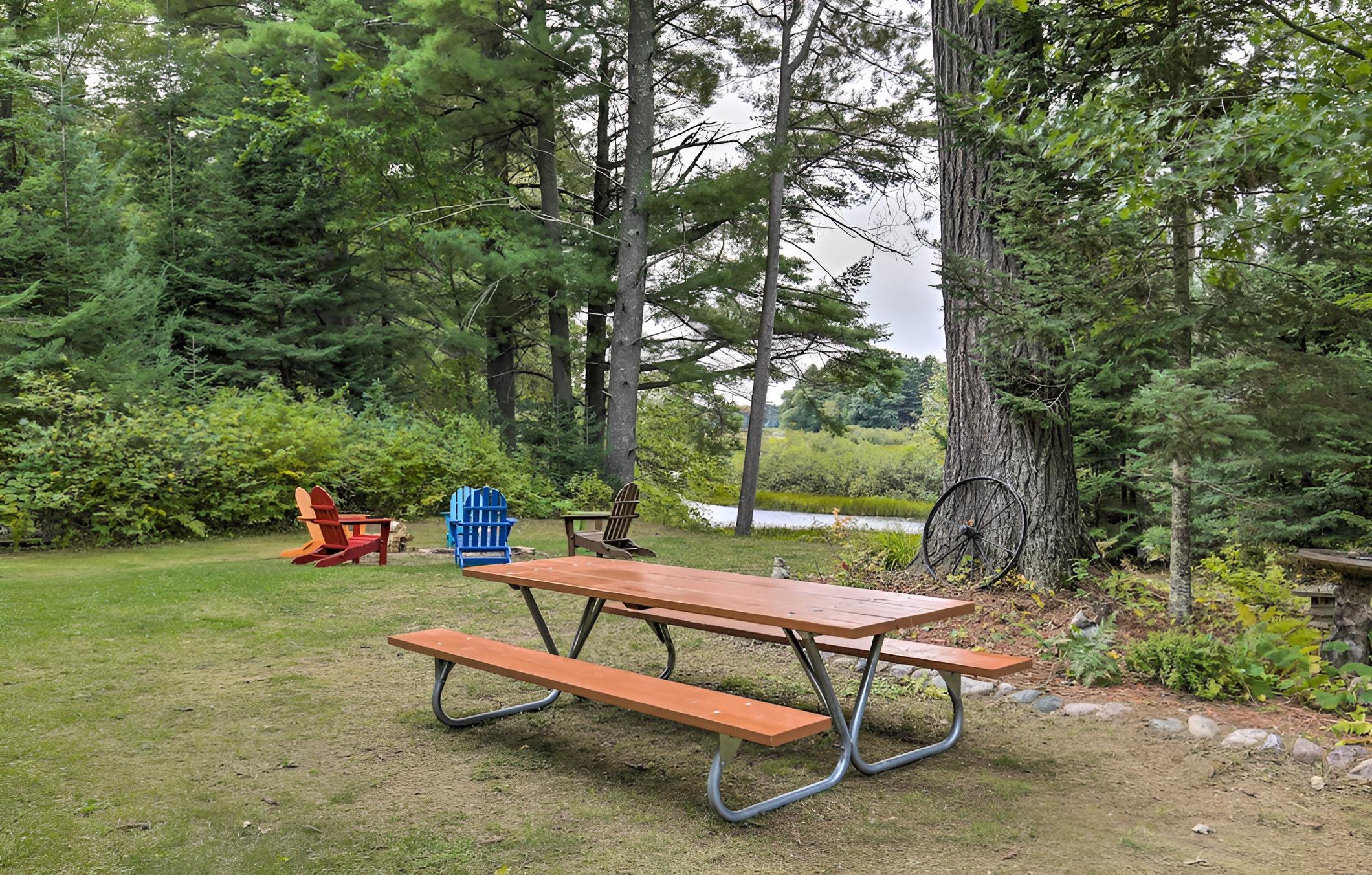 Cozy Eagle River Home w/ Paddleboard & 2 Kayaks!