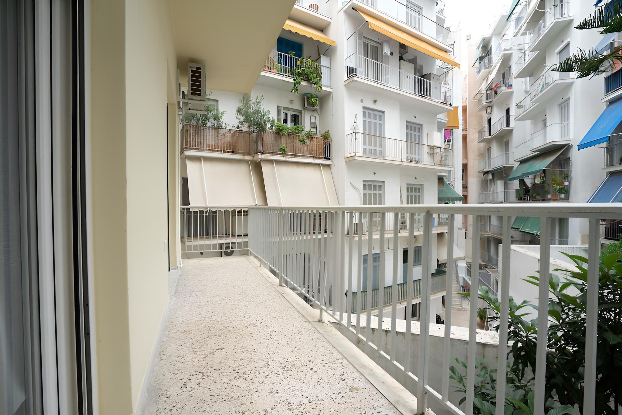 Black Pearl apt in Koukaki