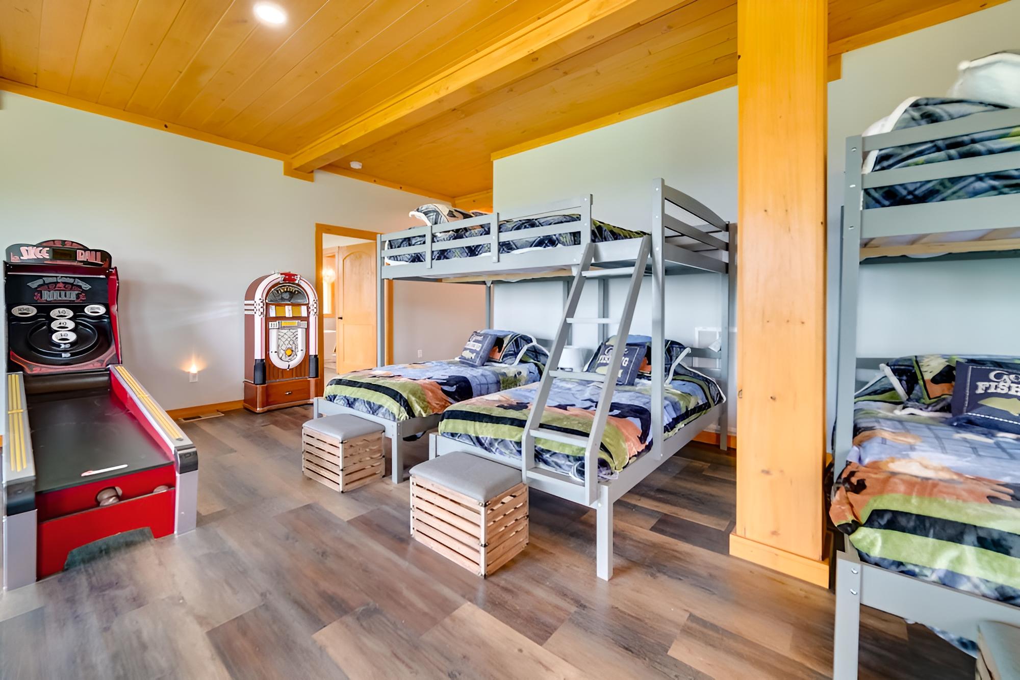 Gatlinburg Overlook w/ Hot Tub + Game Room!