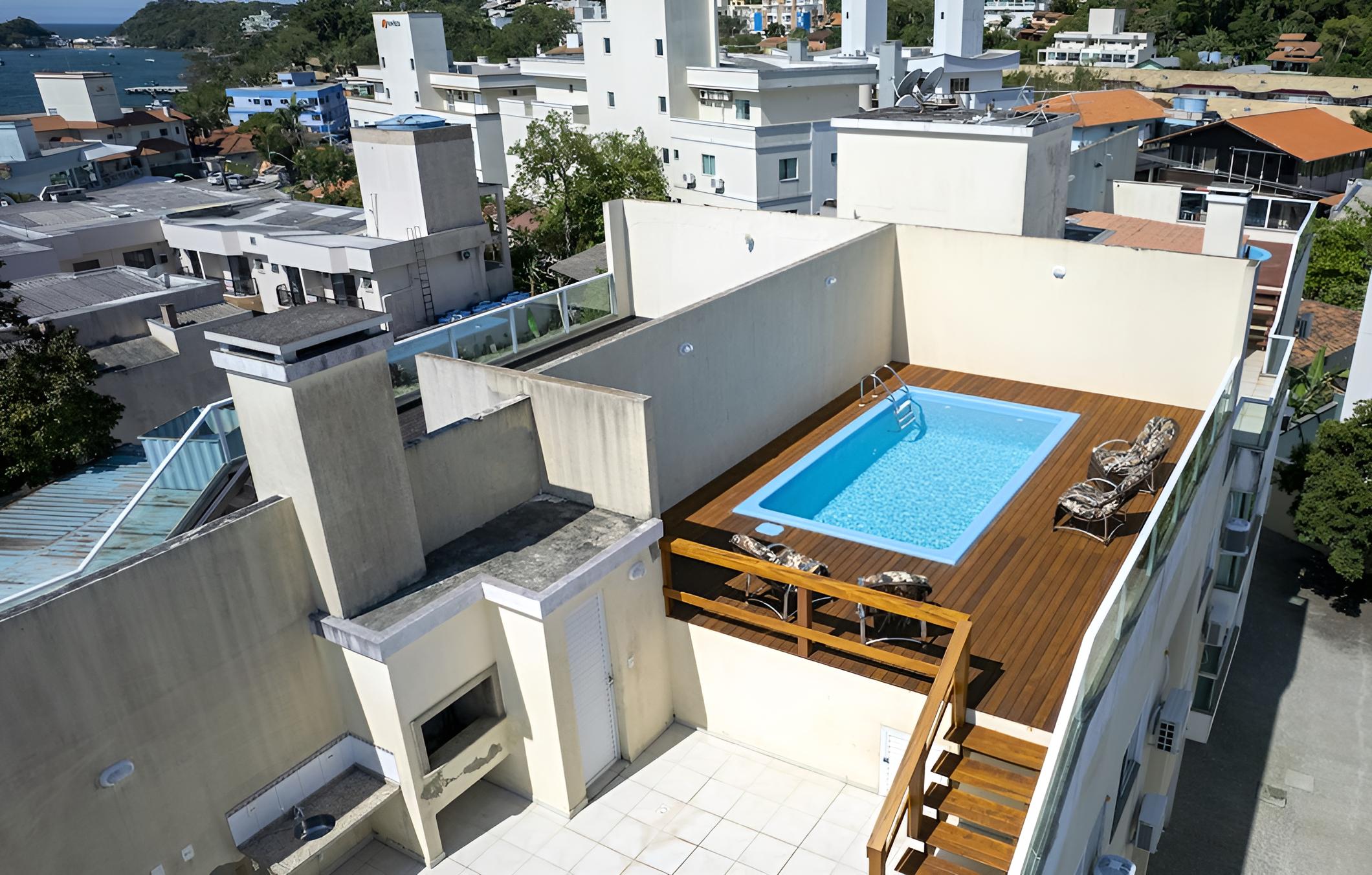 896 - Cobertura com piscina e vista mar