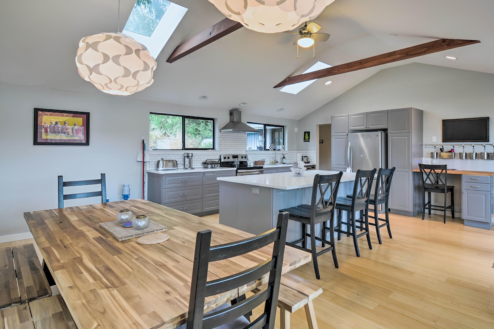 Renovated Kingston Home: Game Room & Deck!