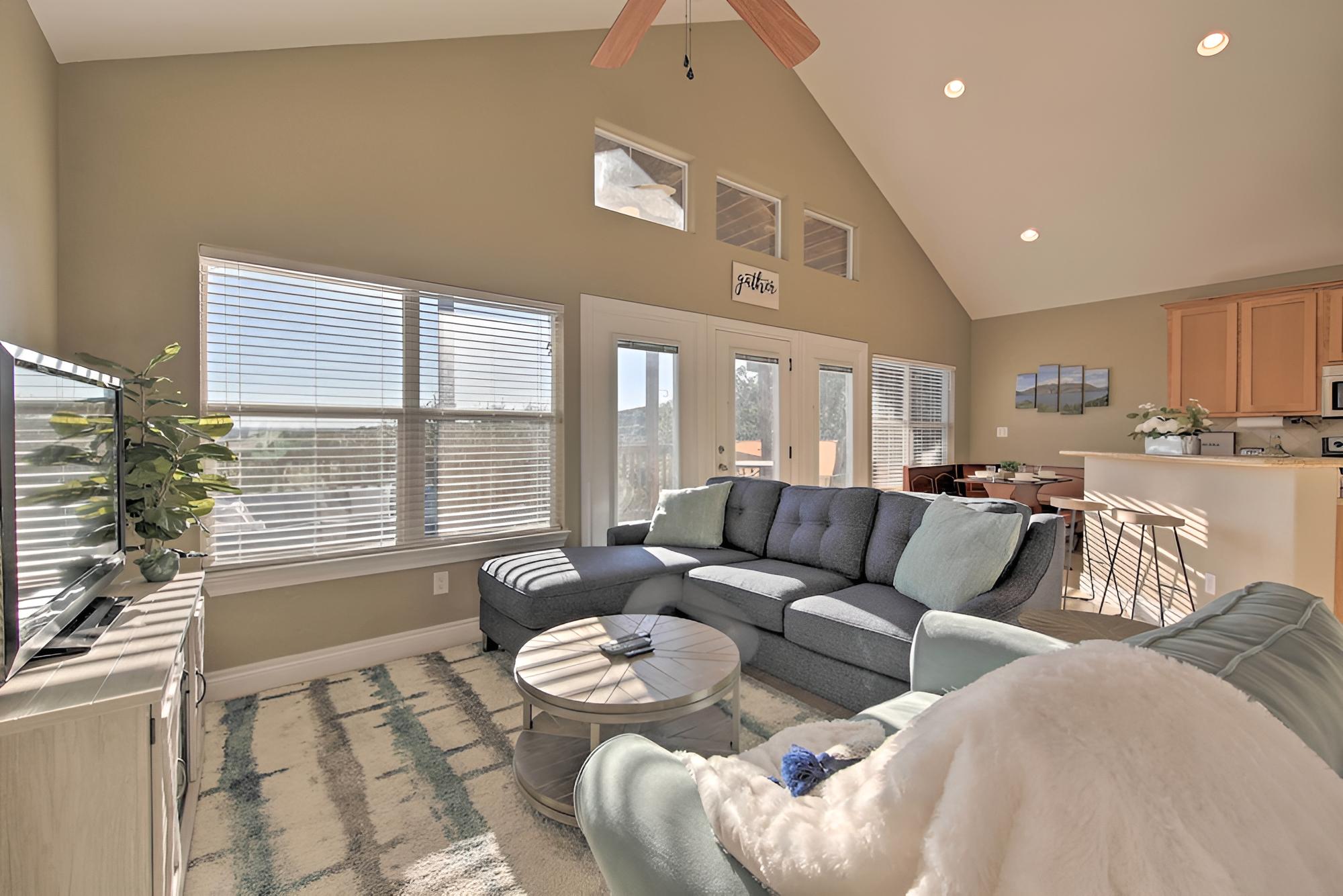 House w/ Outdoor Oasis < 3 Miles From Canyon Lake!