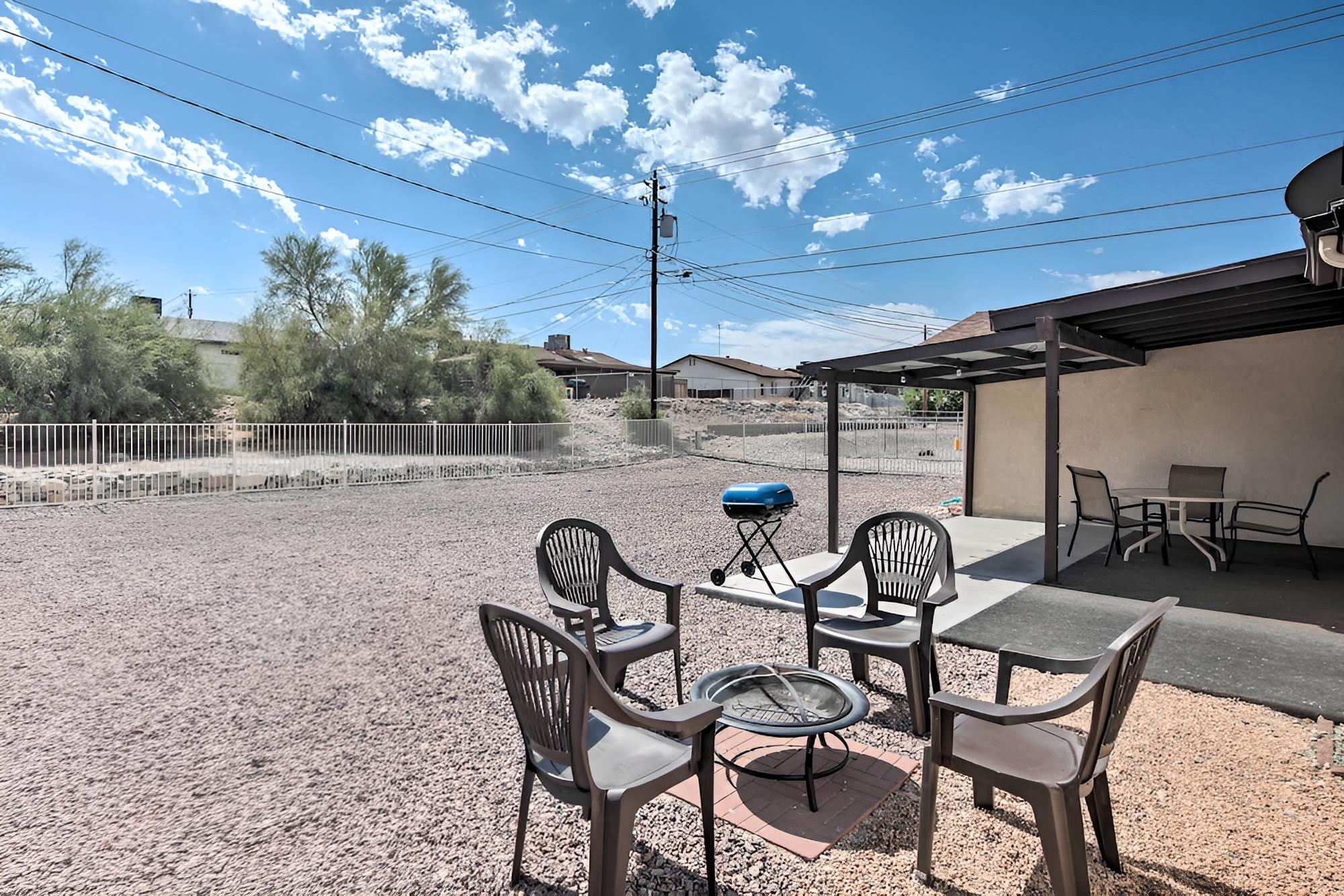 Updated Home W/patio, 5 Mins to Lake Havasu!