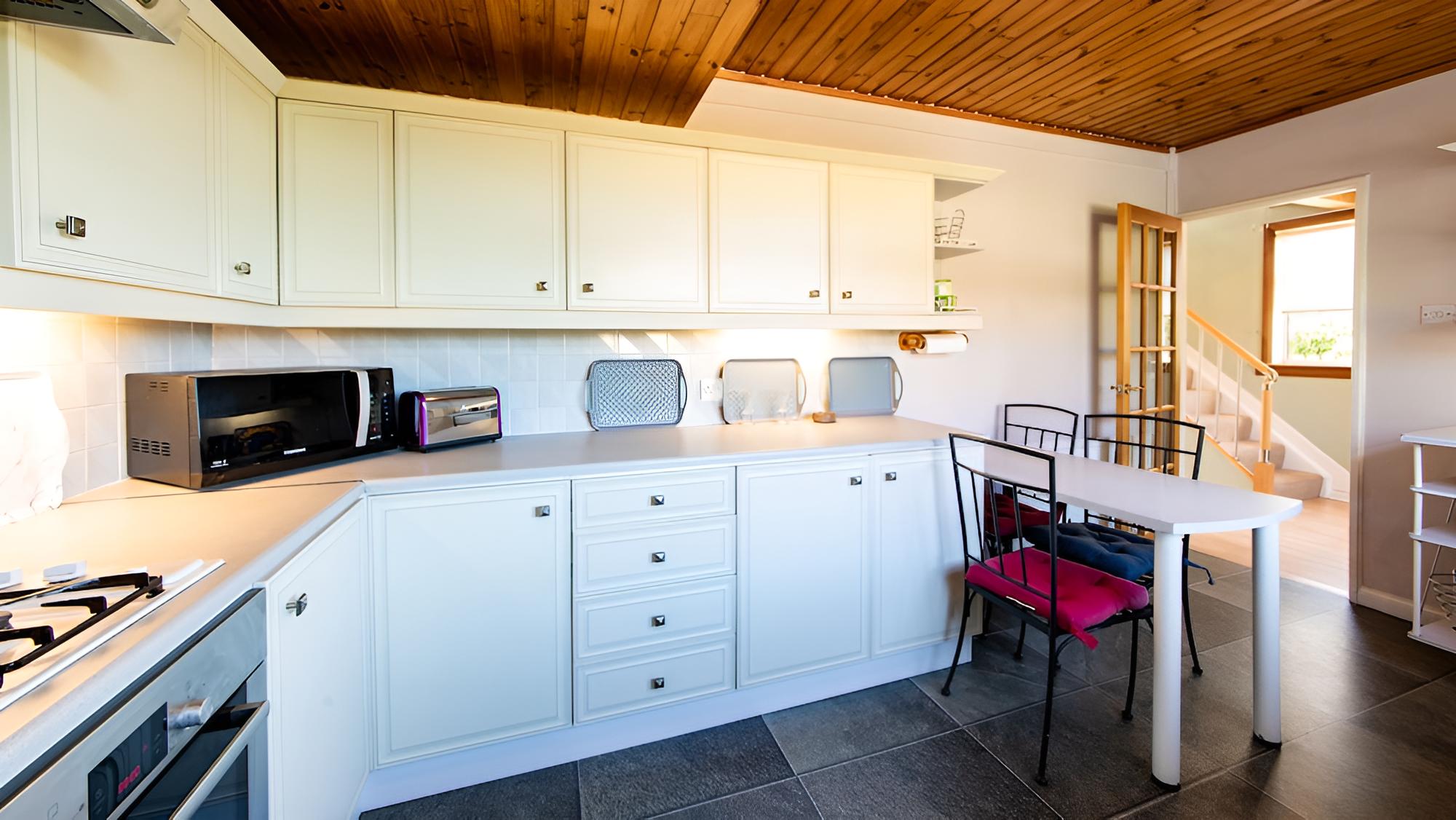 Empty2occupied Family Home in Craigour Terrace With Driveway & Garden