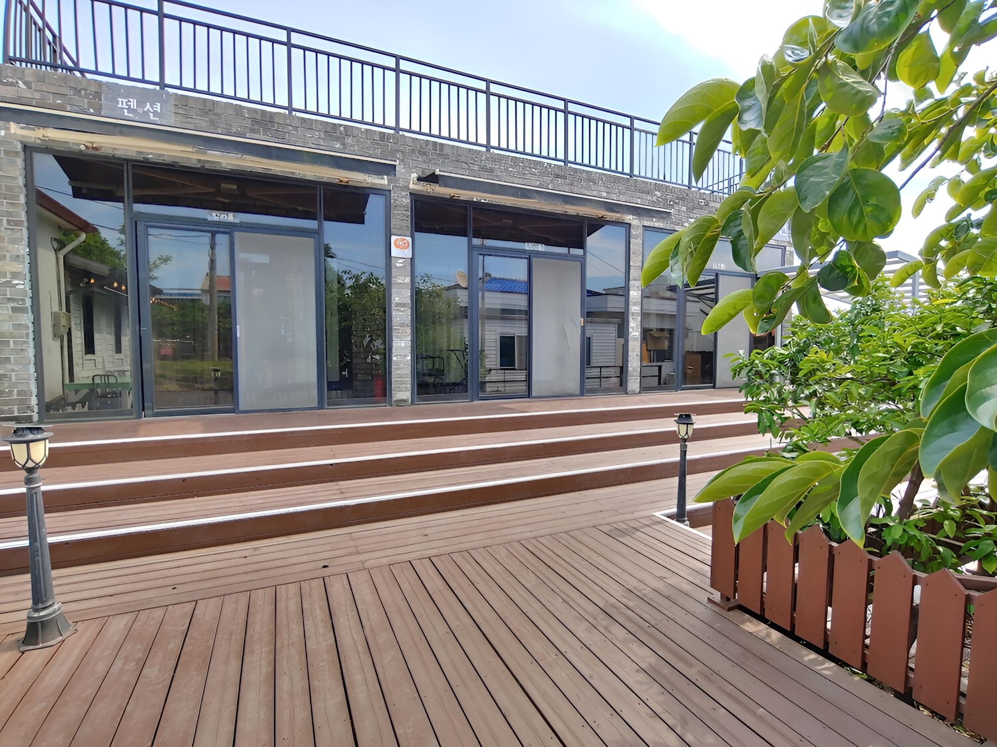 Jeju Halla and Tam Pension