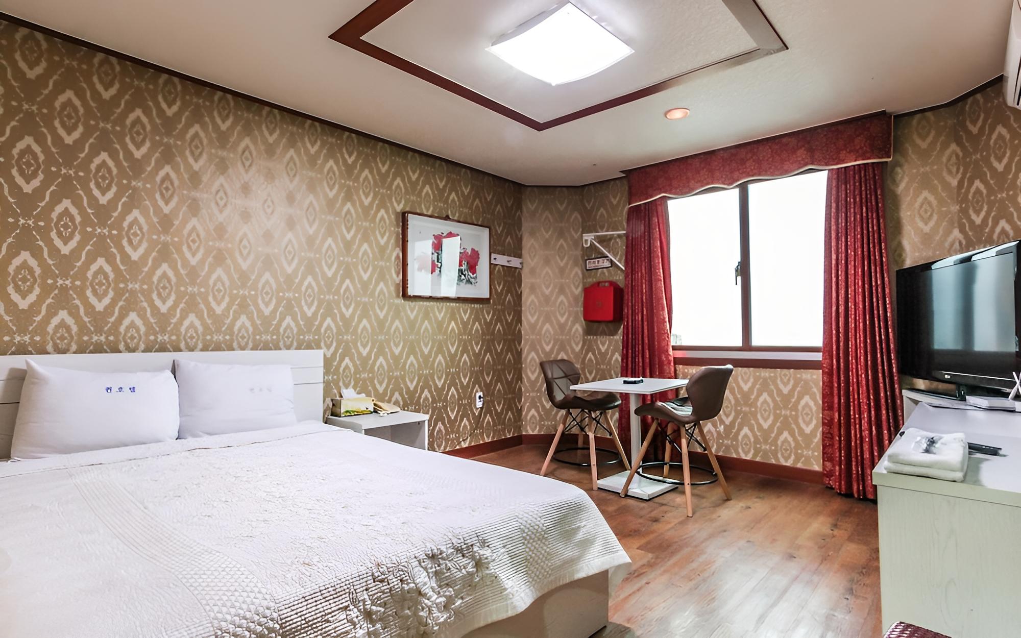 Seogwipo Queen Hotel view 5