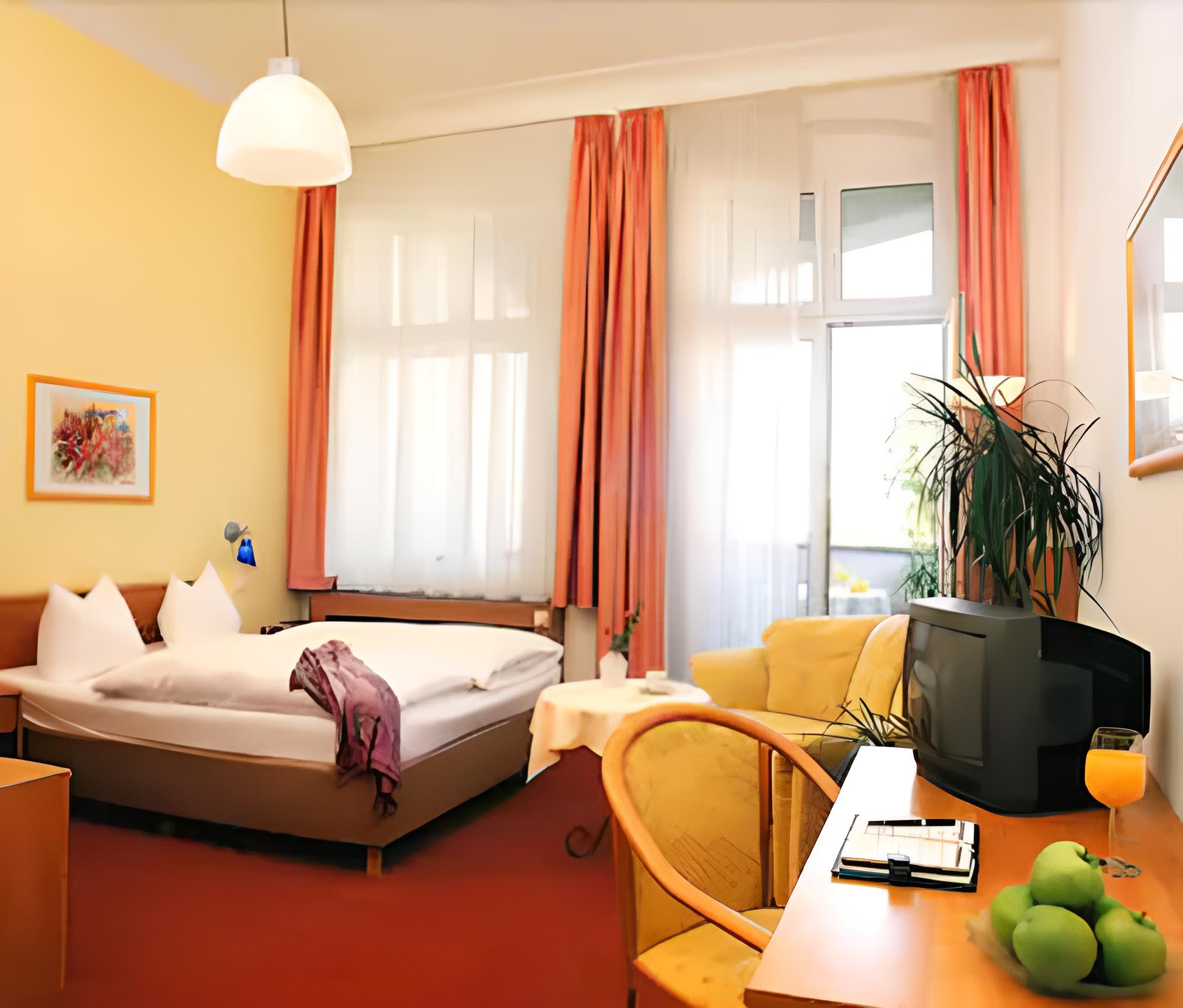 Hotel Pension Delta photo 2