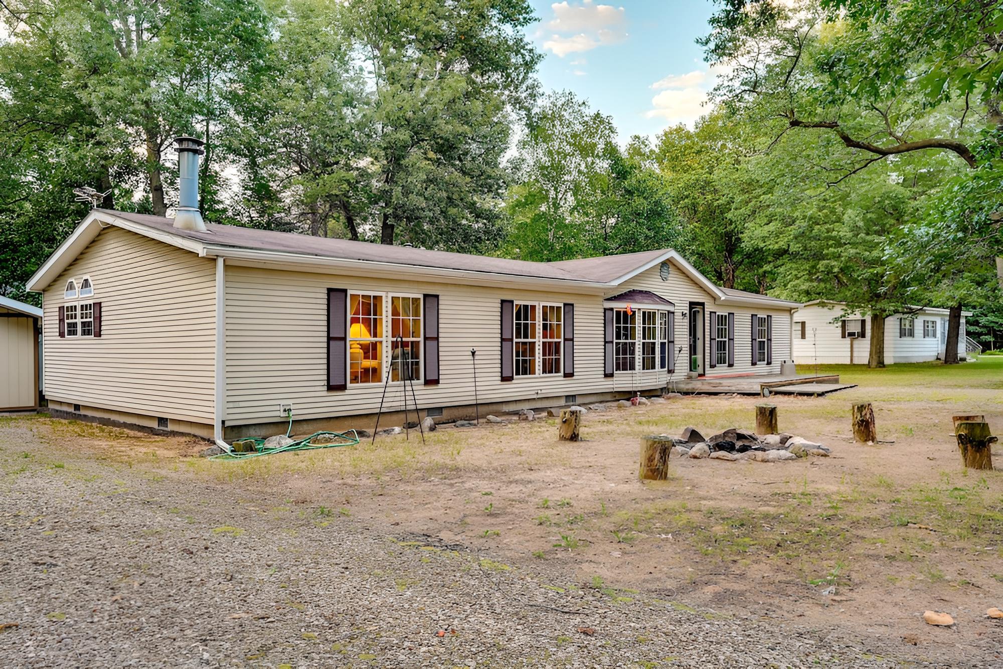 Caseville Home: Walk to Beach on Lake Huron!