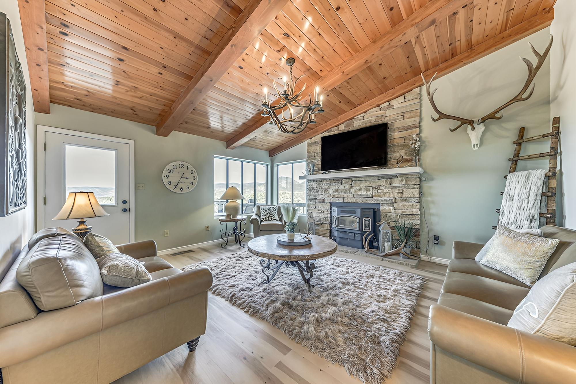 High Rolls Cabin w/ Decks: 11 Mi to Ski Cloudcroft