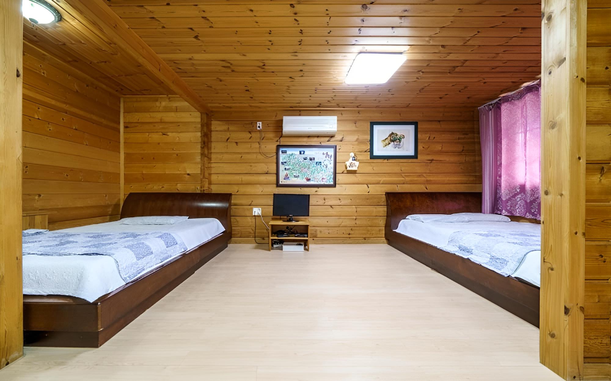 Youngwol Your Castle Bed and Breakfast
